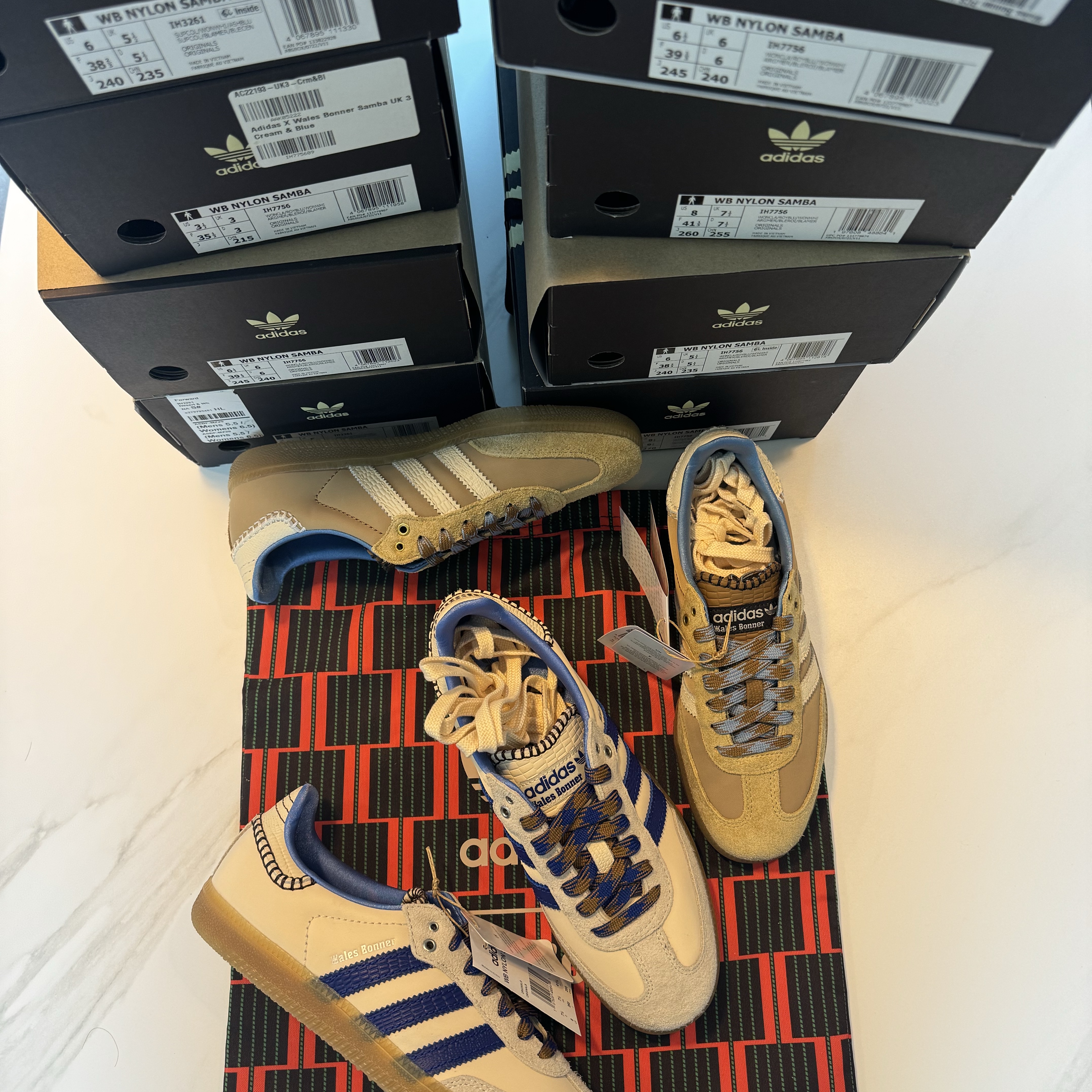 Adidas x Wales Bonner Samba Supplier Colour Wonder White, Adidas x Wales Bonner Samba Wonder Clay Royal Blue 착용 스타일 - 1