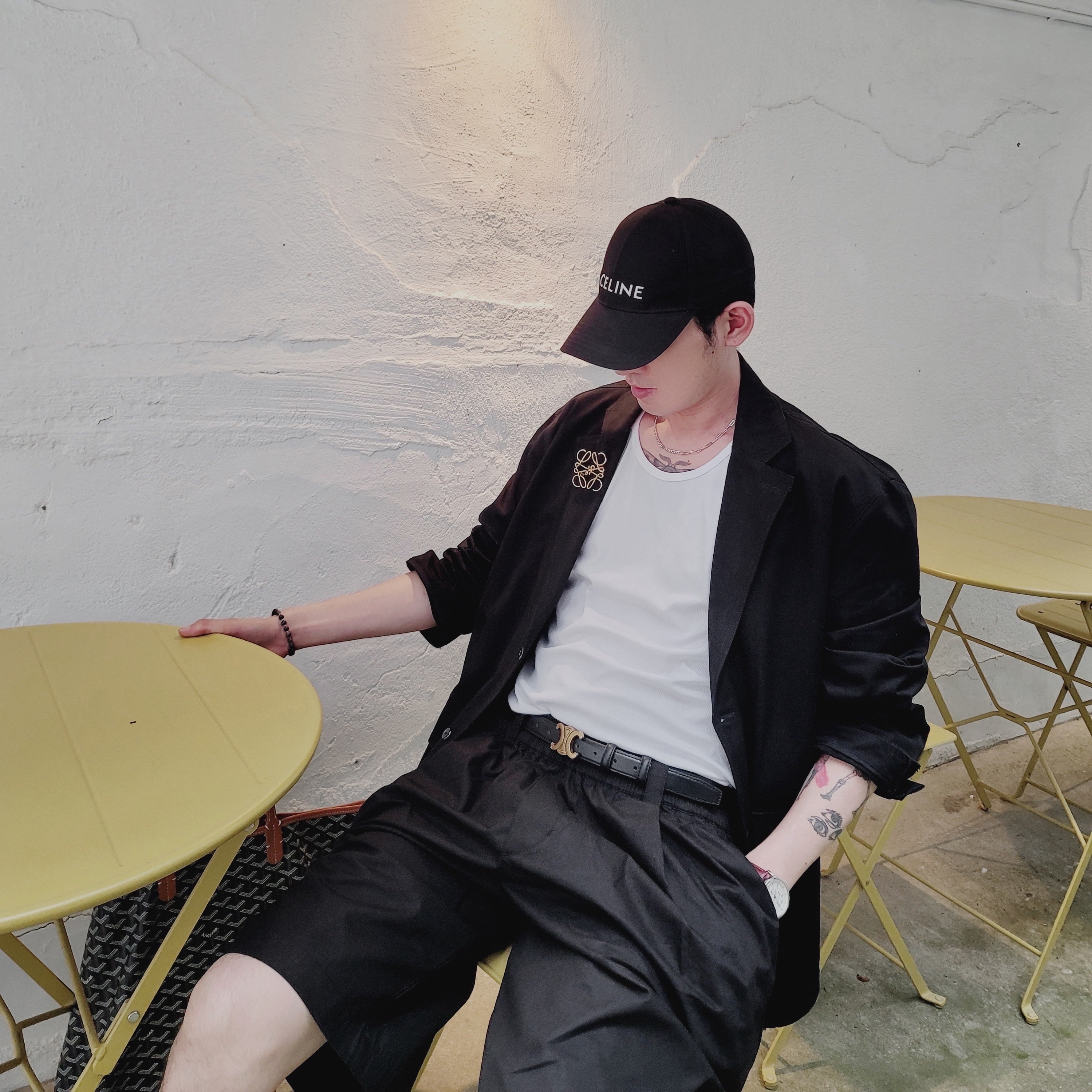 (W) Celine Medium Triomphe Belt in Taurillon Leather Black, Celine Baseball Cap in Cotton Black 착용 스타일 - 1
