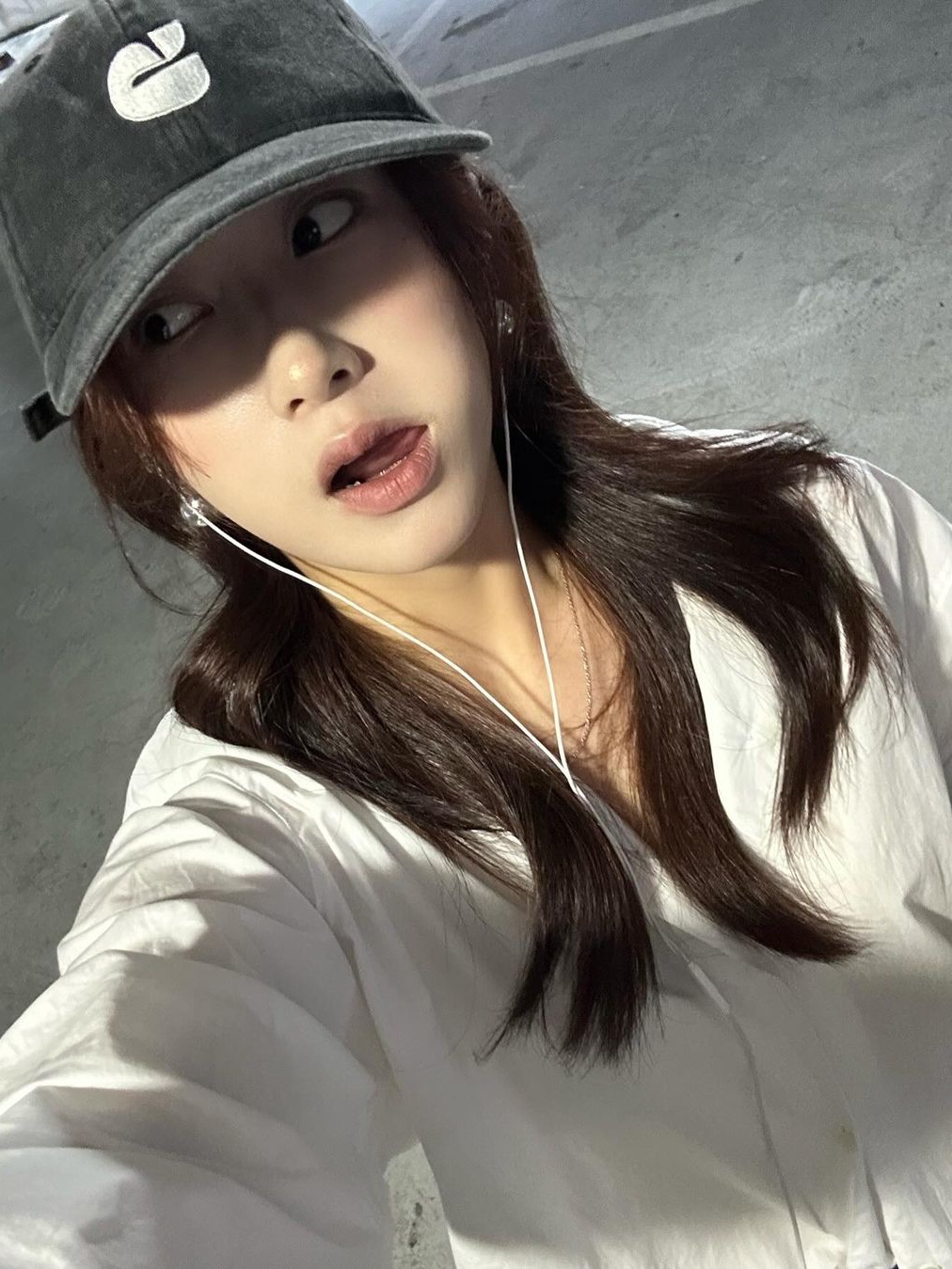Carlyn New Logo Washed Cap Black_J74104010B, Carlyn New Logo Washed Cap Green_J74104010A 착용 스타일