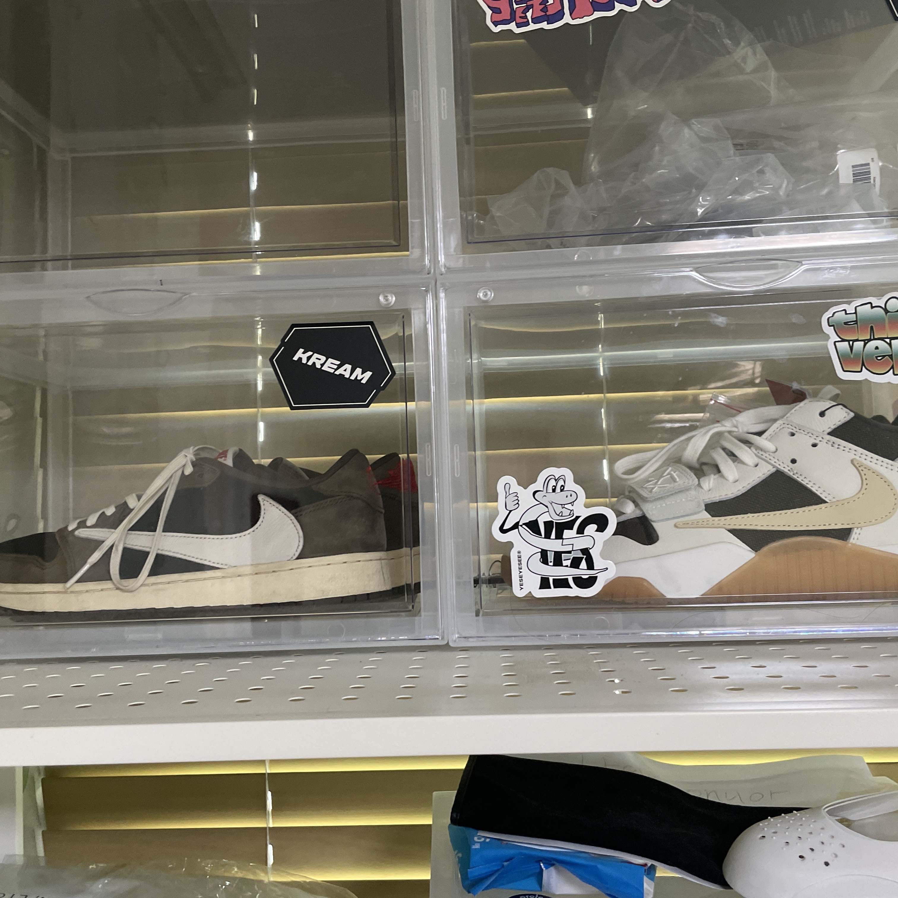 Jordan 1 x Travis Scott Retro Low OG SP Mocha, Jordan x Travis Scott Jumpman Jack TR Sail and Dark Mocha 착용 스타일