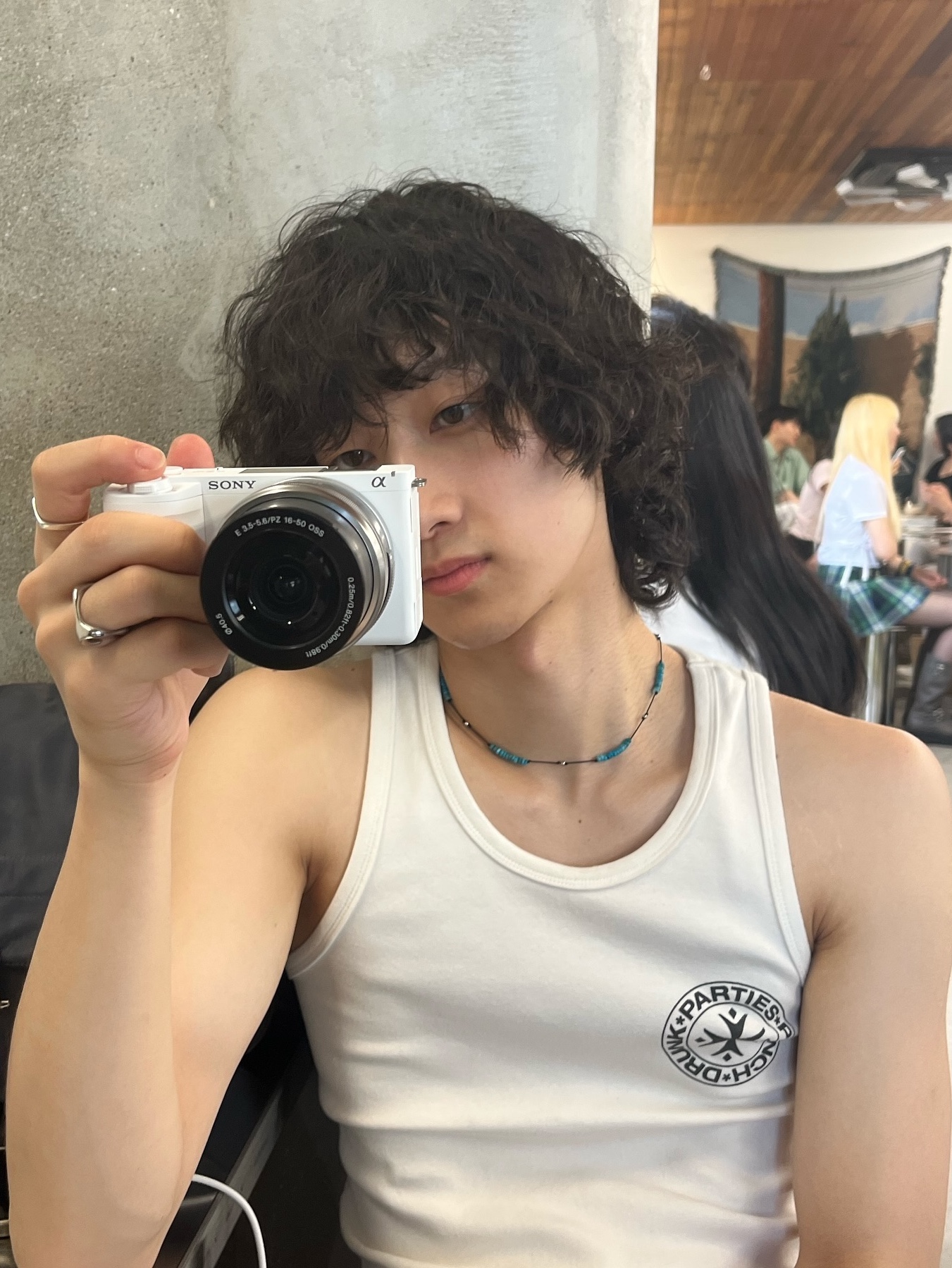 Punch Drunk Parties Unisex Circle Logo Sleeveless Off White 착용 스타일 - 2