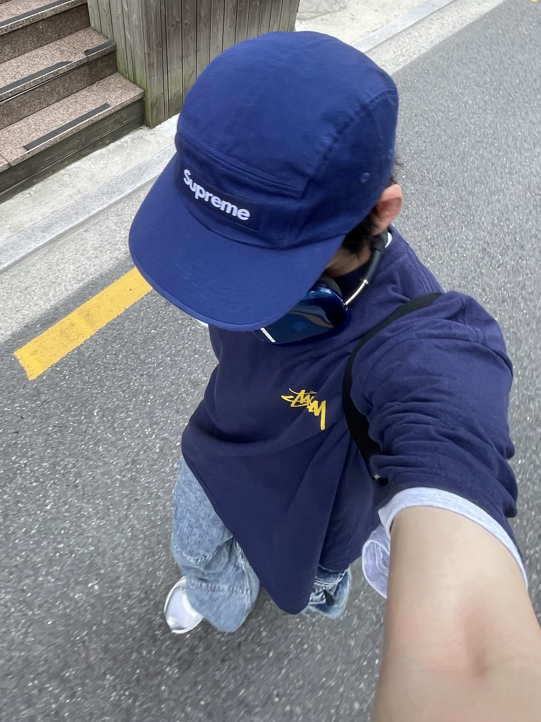 (W) Asics Gel-Kayano 14 White Midnight, Stussy Ist Lion T-Shirt Navy 착용 스타일 - 1