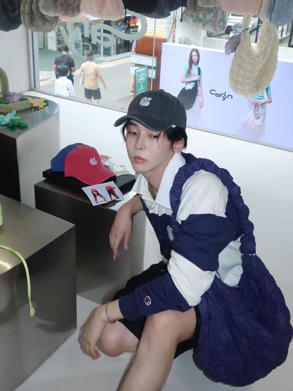 Carlyn New Logo Washed Cap Black_J74104010B, Carlyn New Logo Washed Cap Blue_J74104010U 착용 스타일