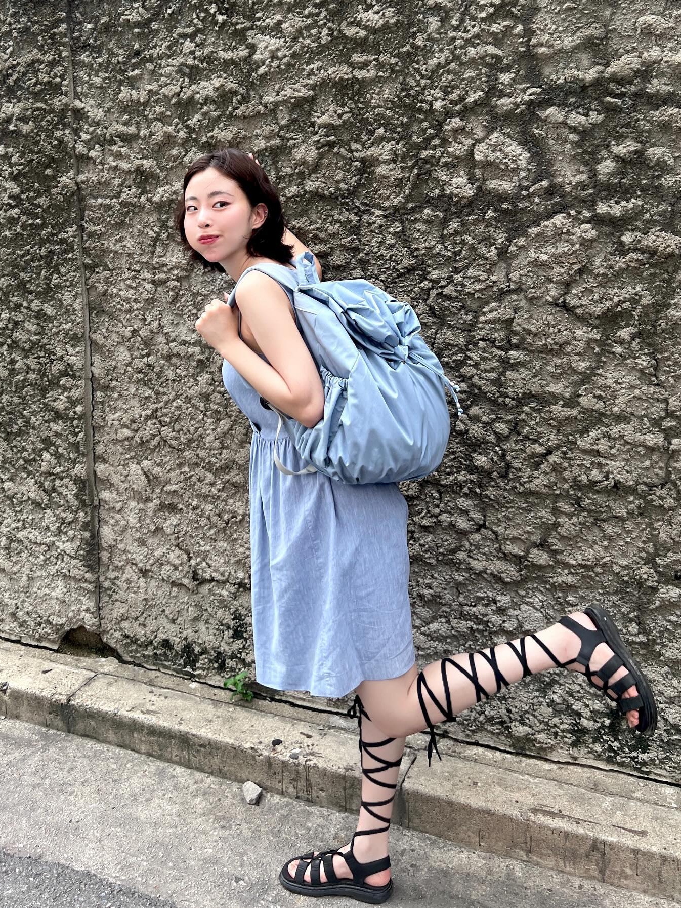 ACOC Blooming Backpack Ice Blue 착용 스타일 - 4