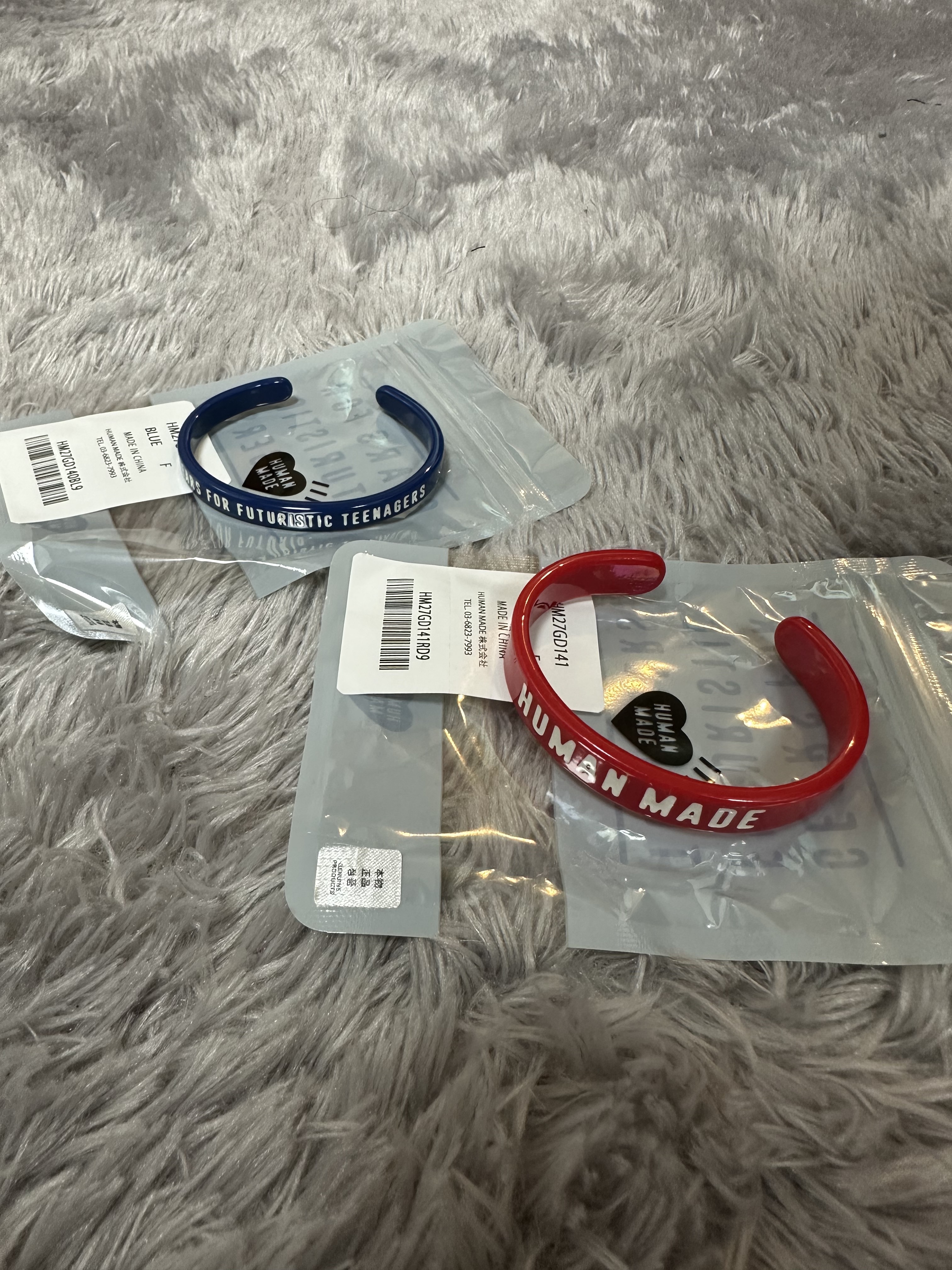 Human Made Acrylic Bangle #2 Red 착용 스타일 - 1