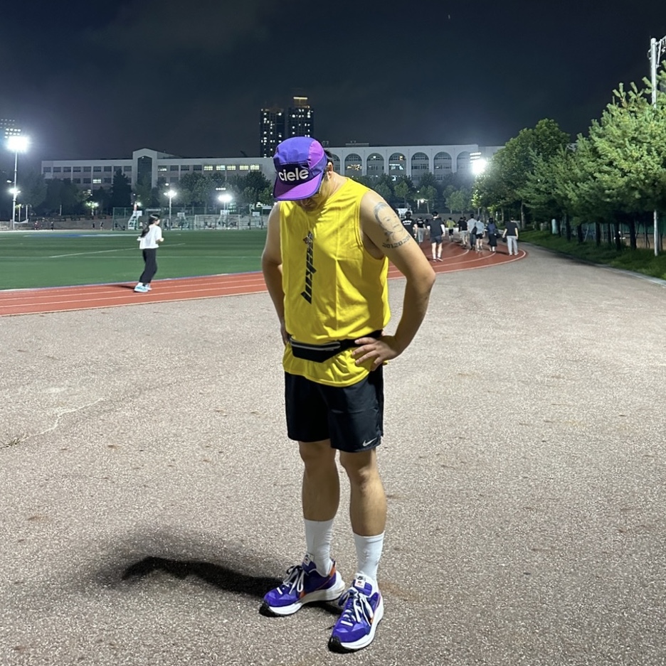 Nike x Sacai VaporWaffle Dark Iris 착용 스타일 - 1