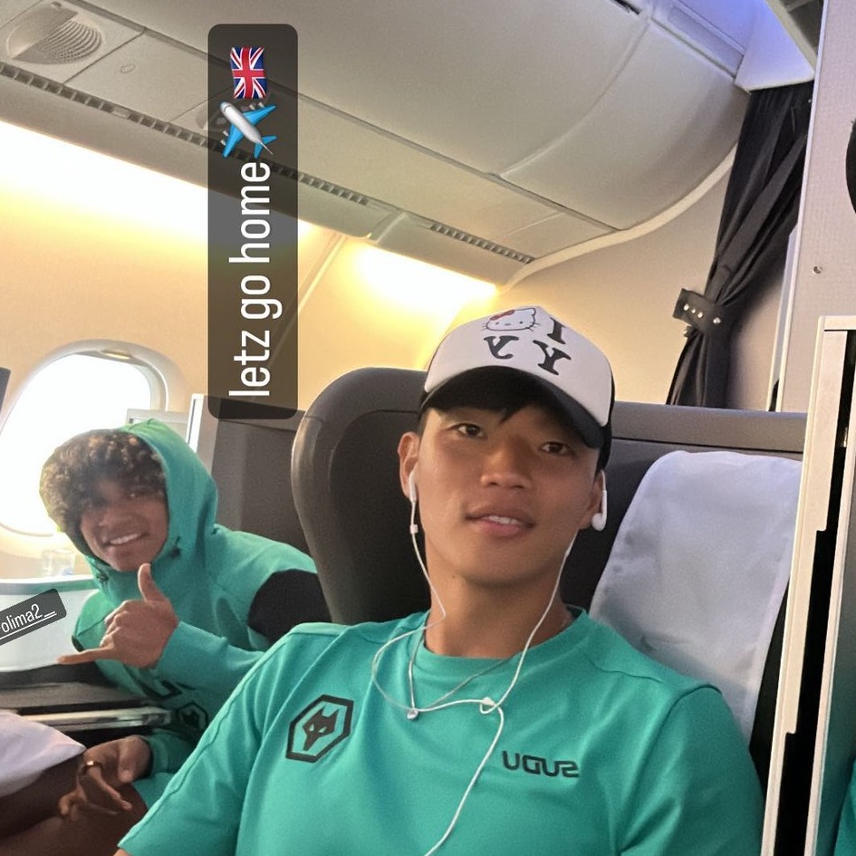 Open Yy x Hello Kitty Trucker Cap Black 착용 스타일