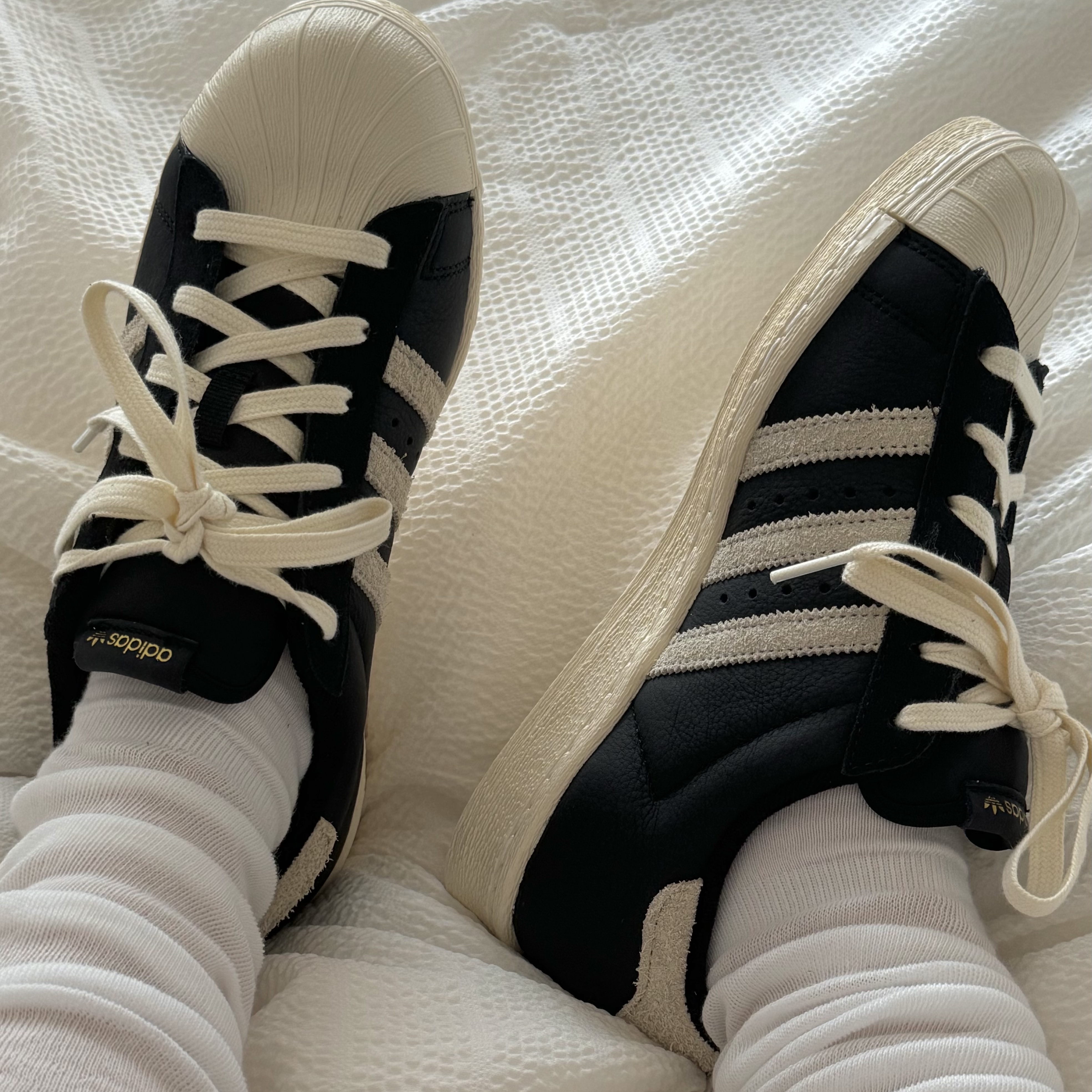 Adidas Superstar 82 Black White 착용 스타일