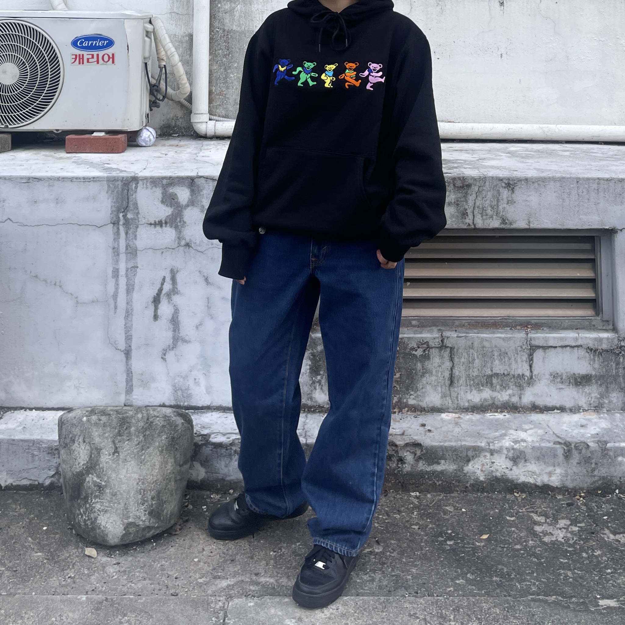 Thisisneverthat x Grateful Dead Dancing Bears Hoodie Black, Nike Air Force 1 '07 Low Triple Black 착용 스타일