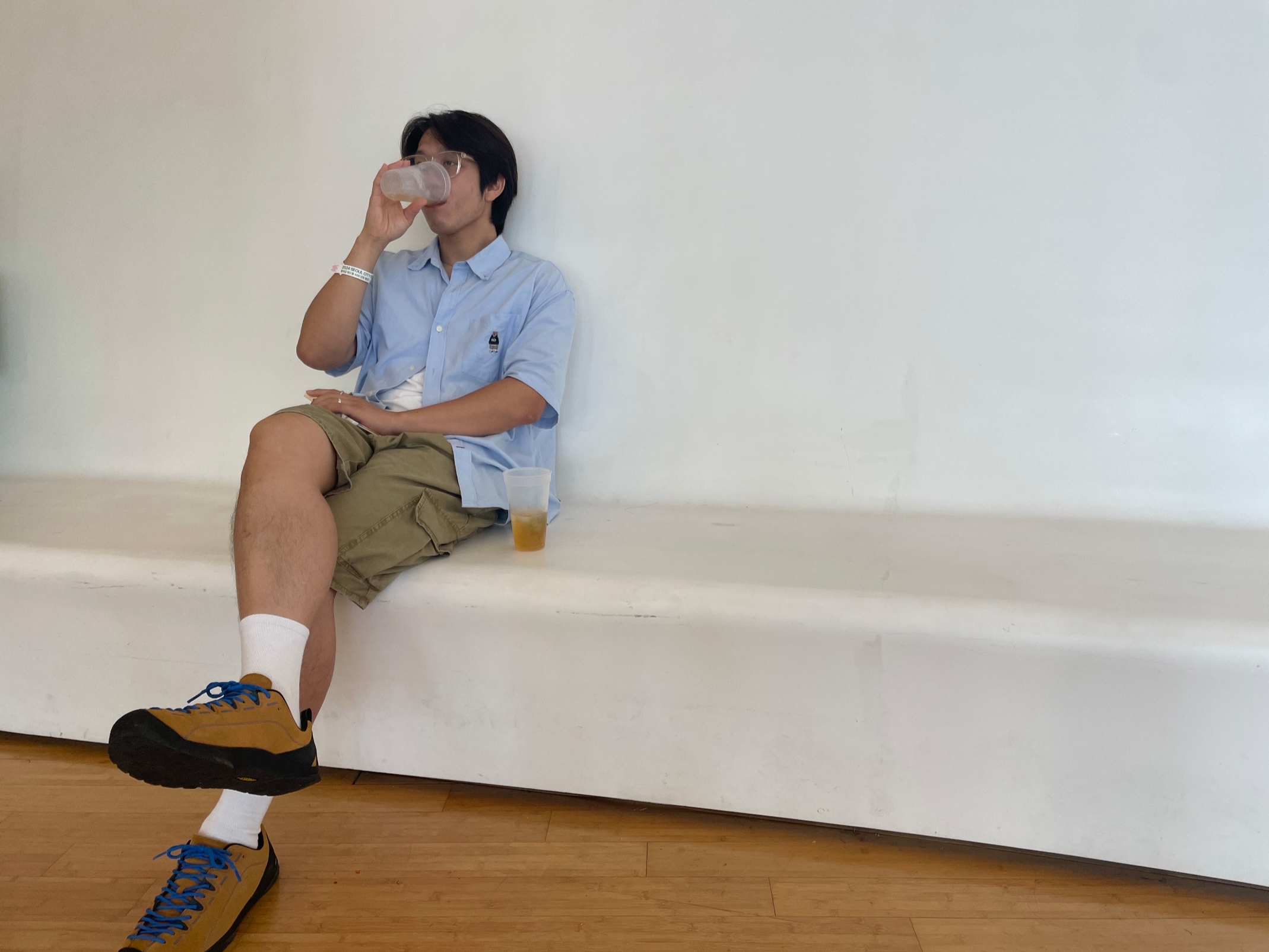 Keen Jasper Suede Sneakers Camel 착용 스타일