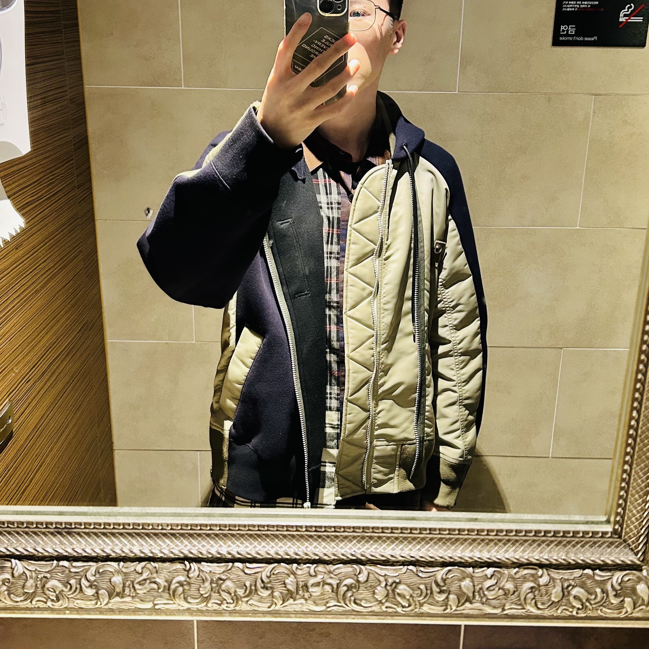Sacai Sponge Sweat Hoodie Navy 착용 스타일 - 2