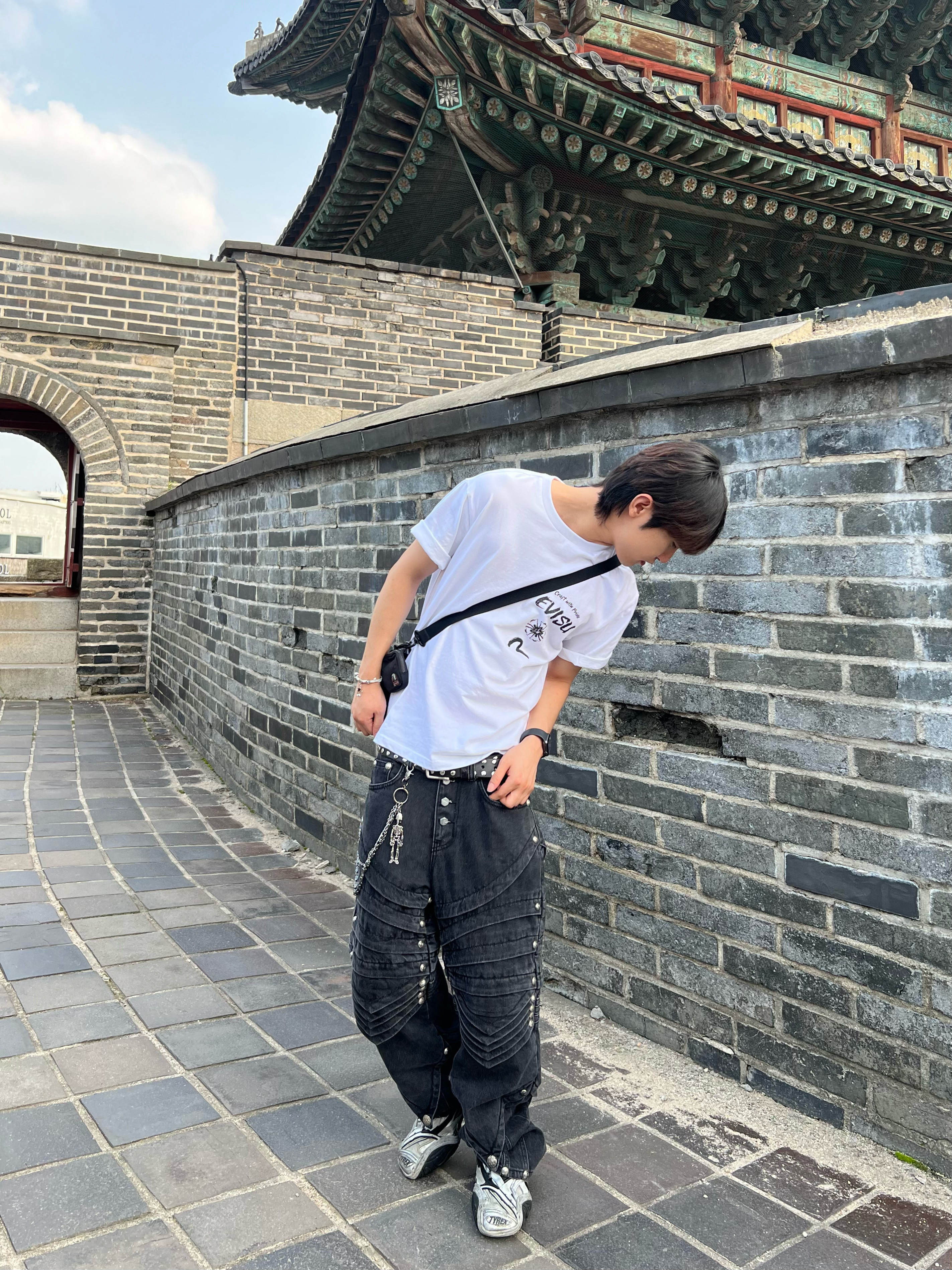 Thug Club Warrior Denim Stud Pants Black, Stussy 8 Ball Studded Belt Black 착용 스타일 - 1
