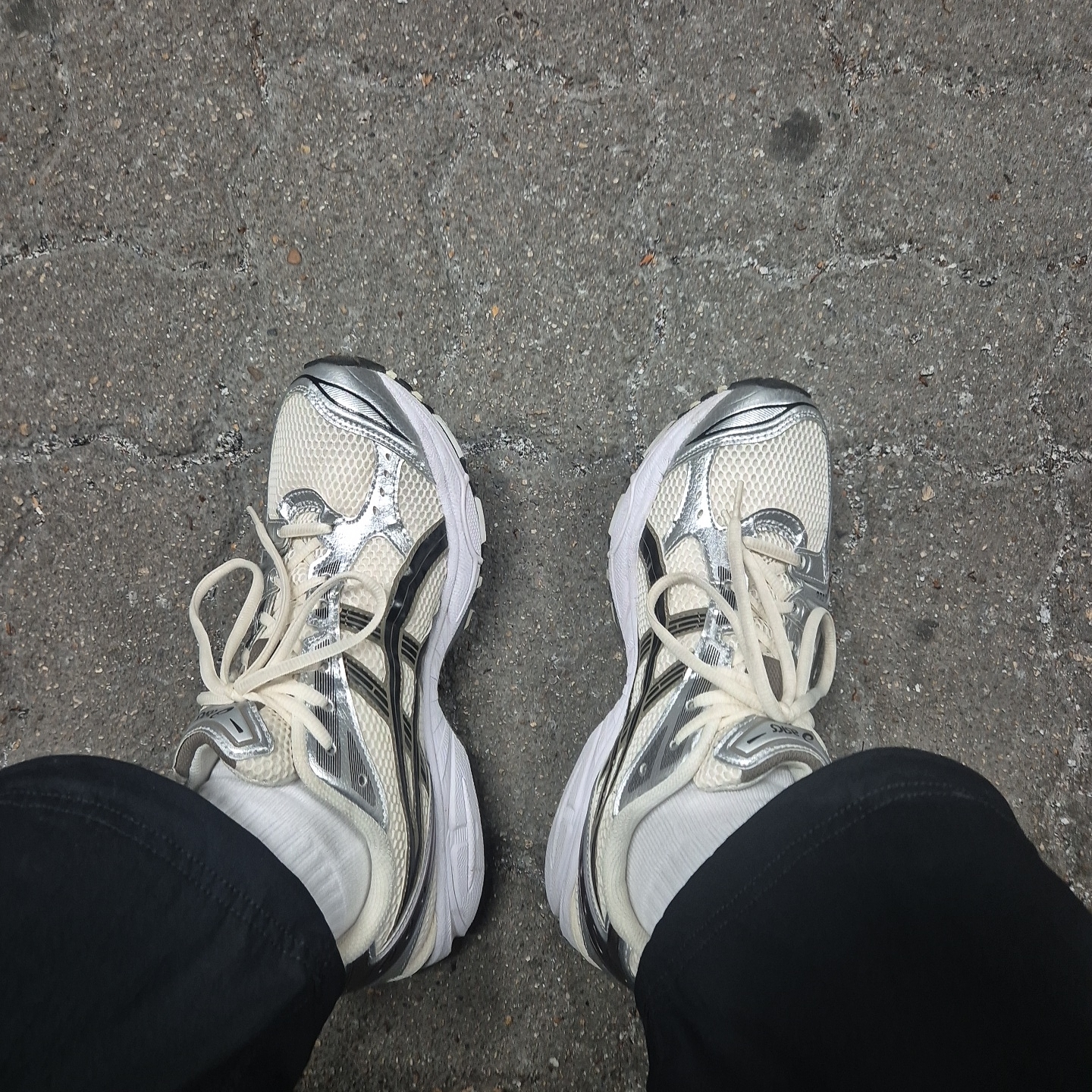 Asics Gel-Kayano 14 Cream Black 착용 스타일