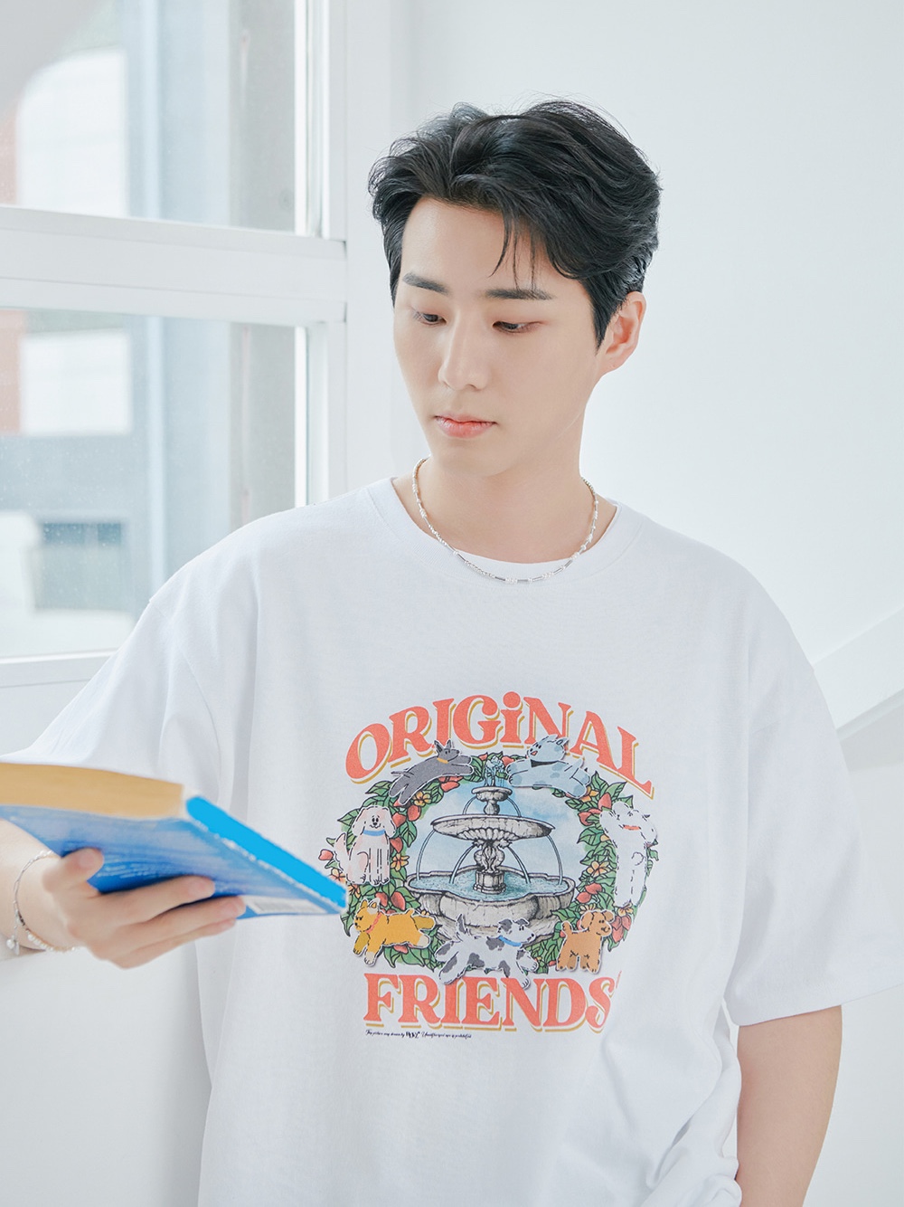 RDVZ Original Puppy Friends T-shirt White 착용 스타일 - 3