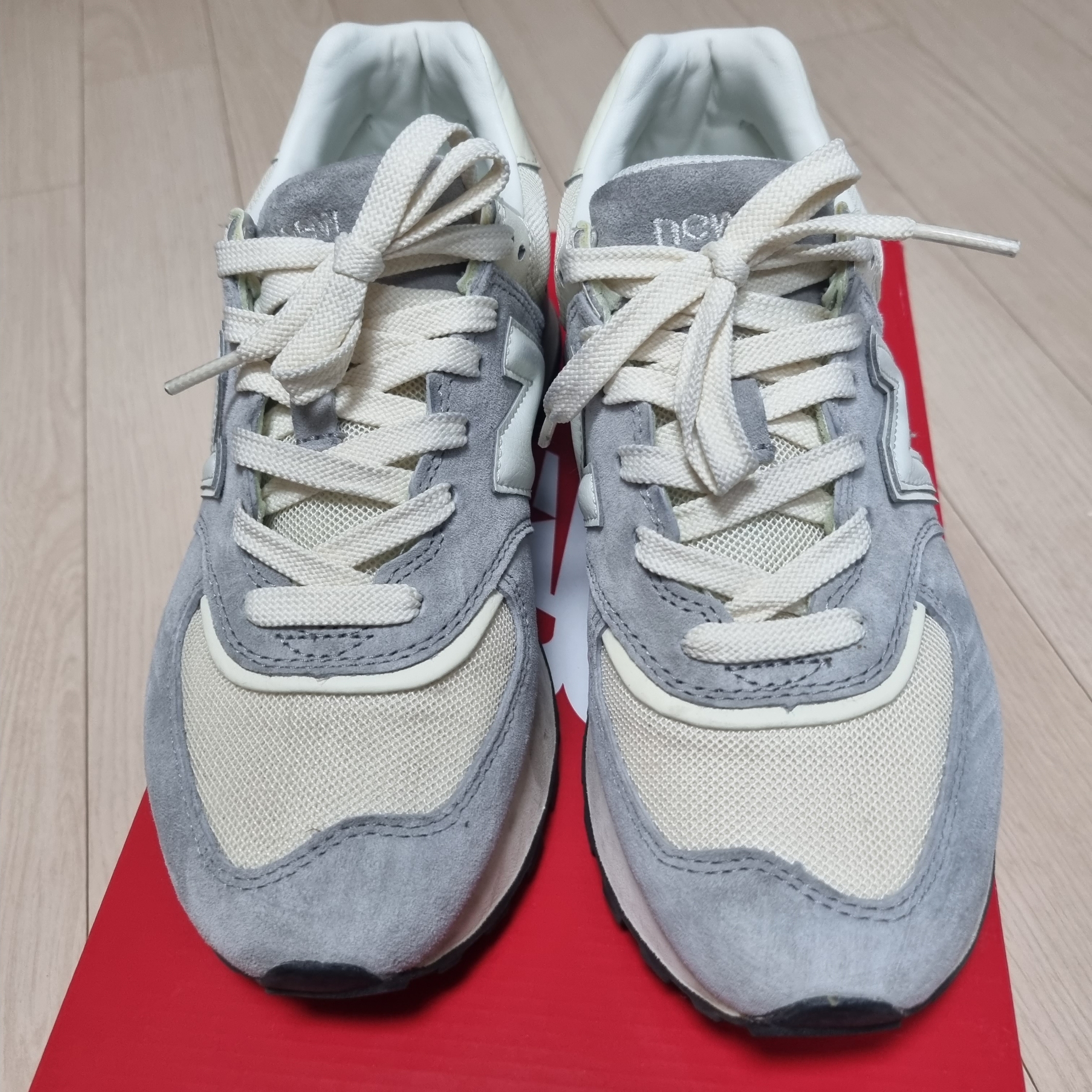 New Balance 574 Legacy Team Away Grey 착용 스타일 - 2