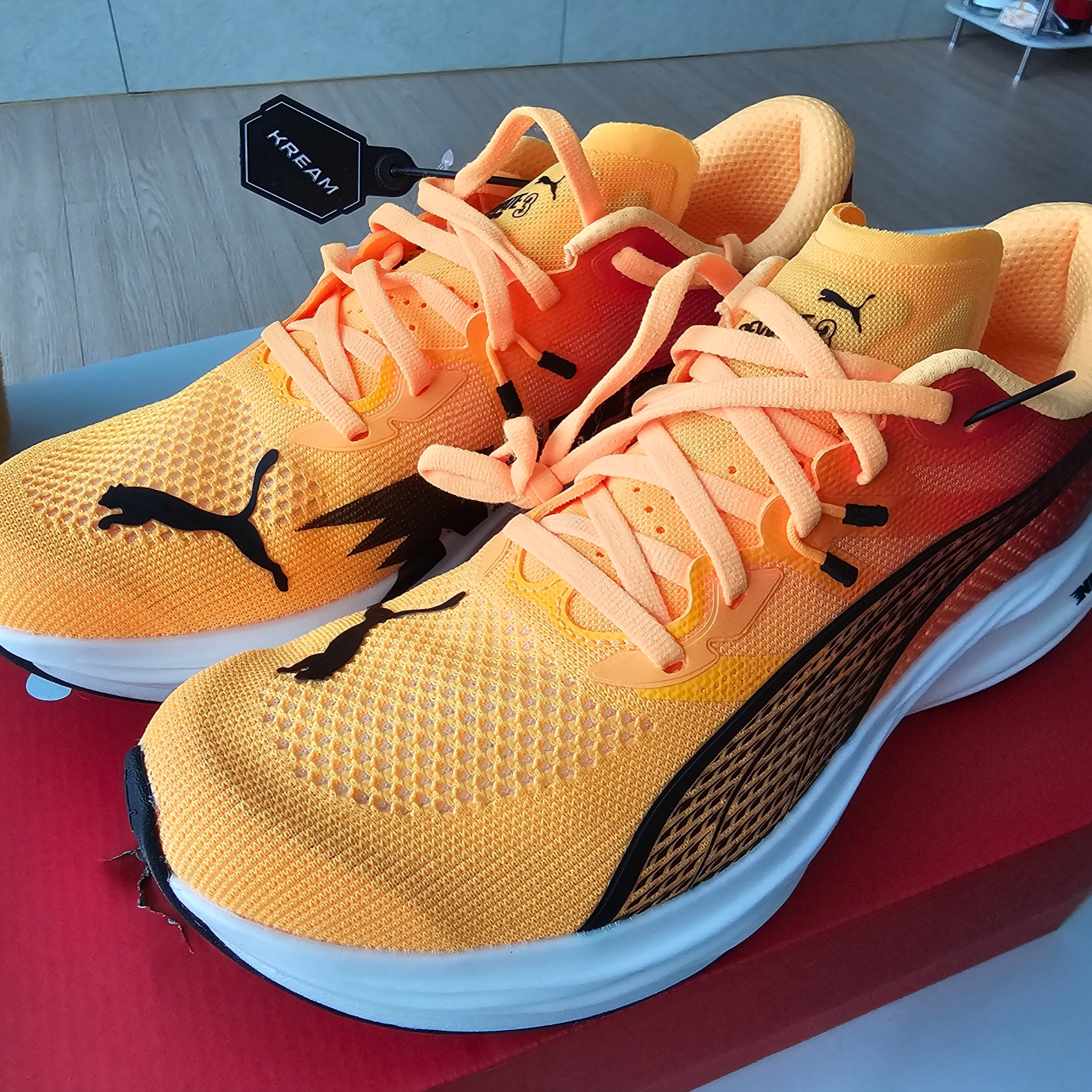 Puma Deviate Nitro 3 Fade Sun Stream Sunset Glow 착용 스타일 - 3