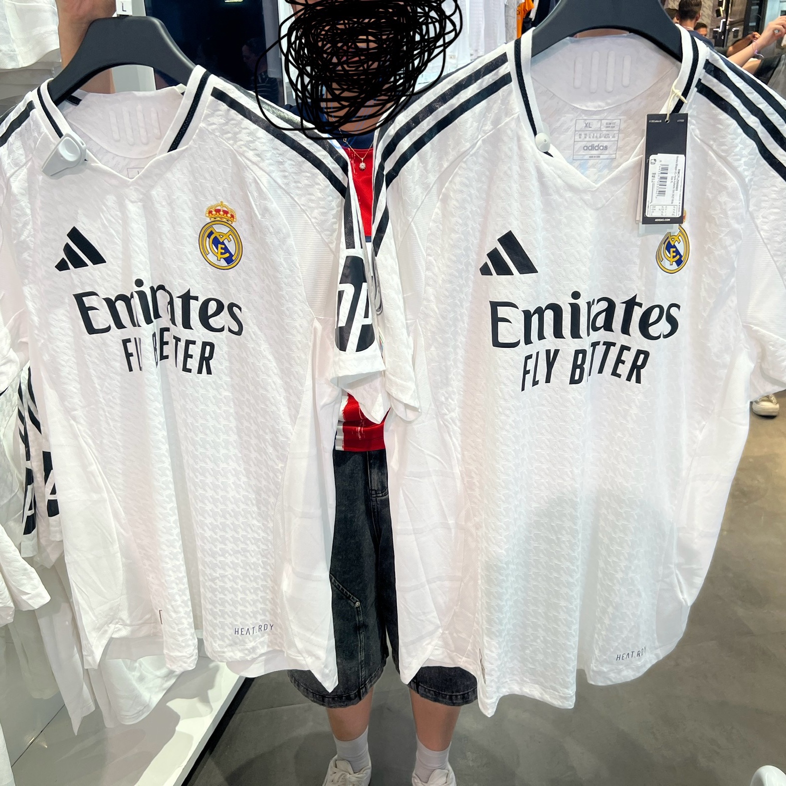 Adidas Real Madrid 2024/25 Home Authentic Jersey White - KR Sizing (Non Marking Ver.) 착용 스타일 - 3
