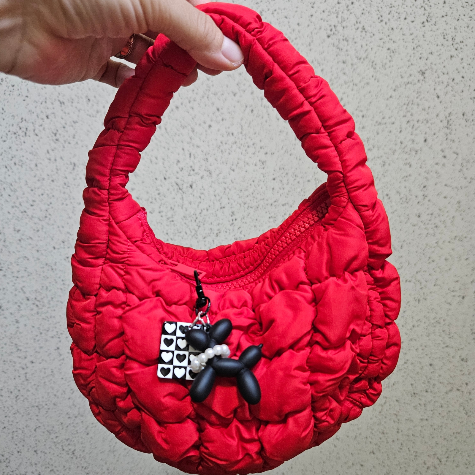 COS Quilted Micro Bag Red 착용 스타일