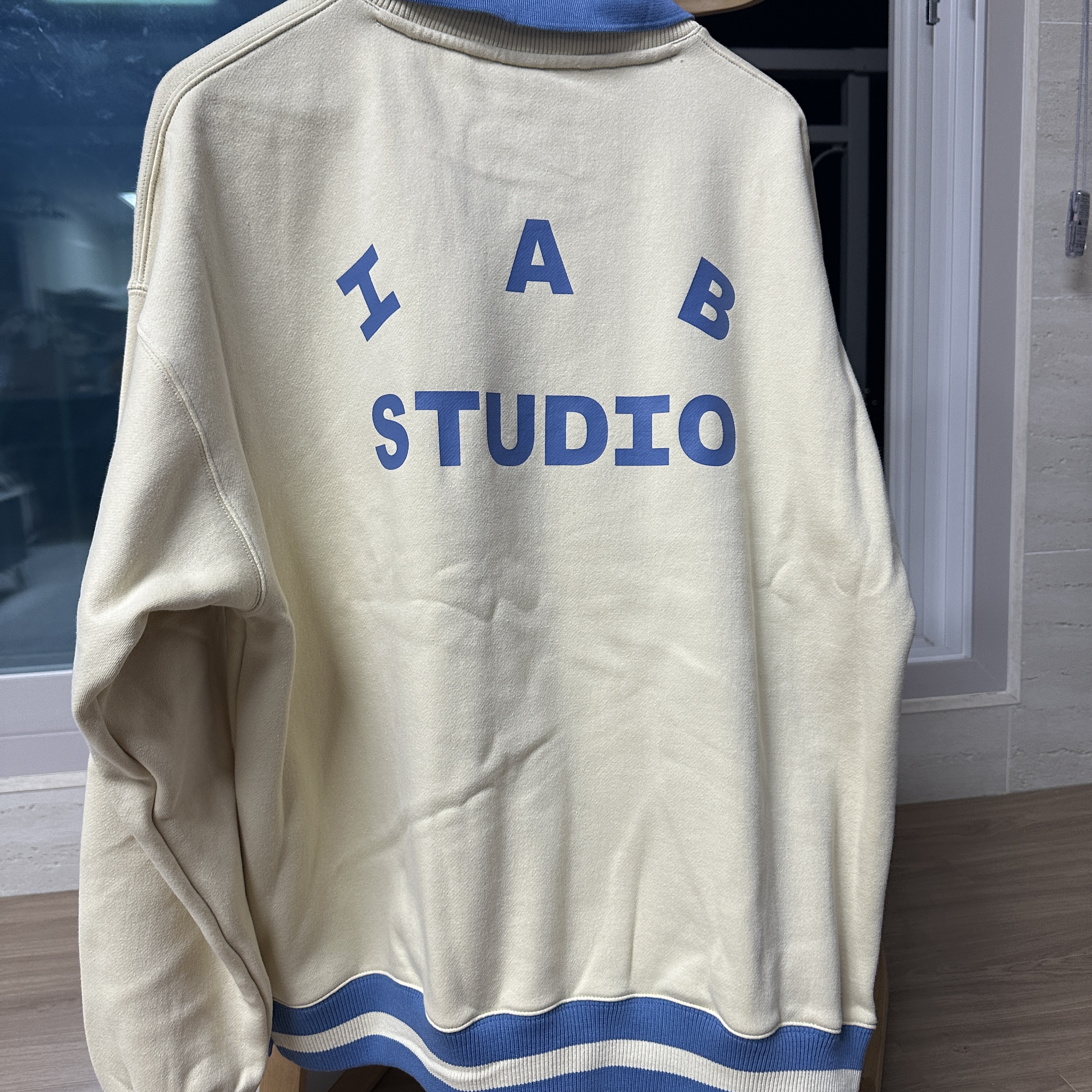 IAB Studio x Yonex Sweatshirt Reed Yellow 착용 스타일 - 3