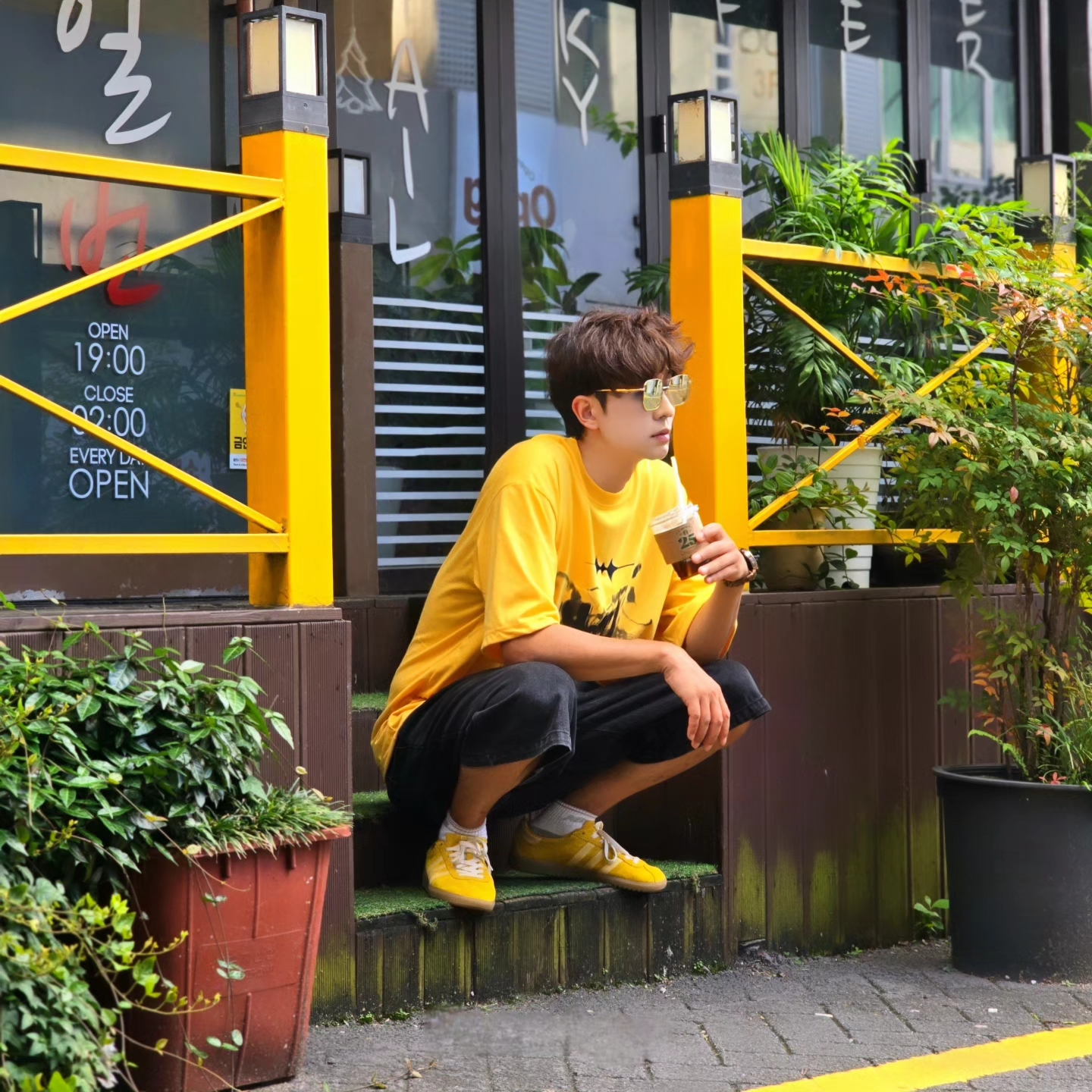 Samsung Galaxy Watch6 44mm LTE Silver (Korean Ver.), Adidas Bermuda Bold Gold 착용 스타일 - 1