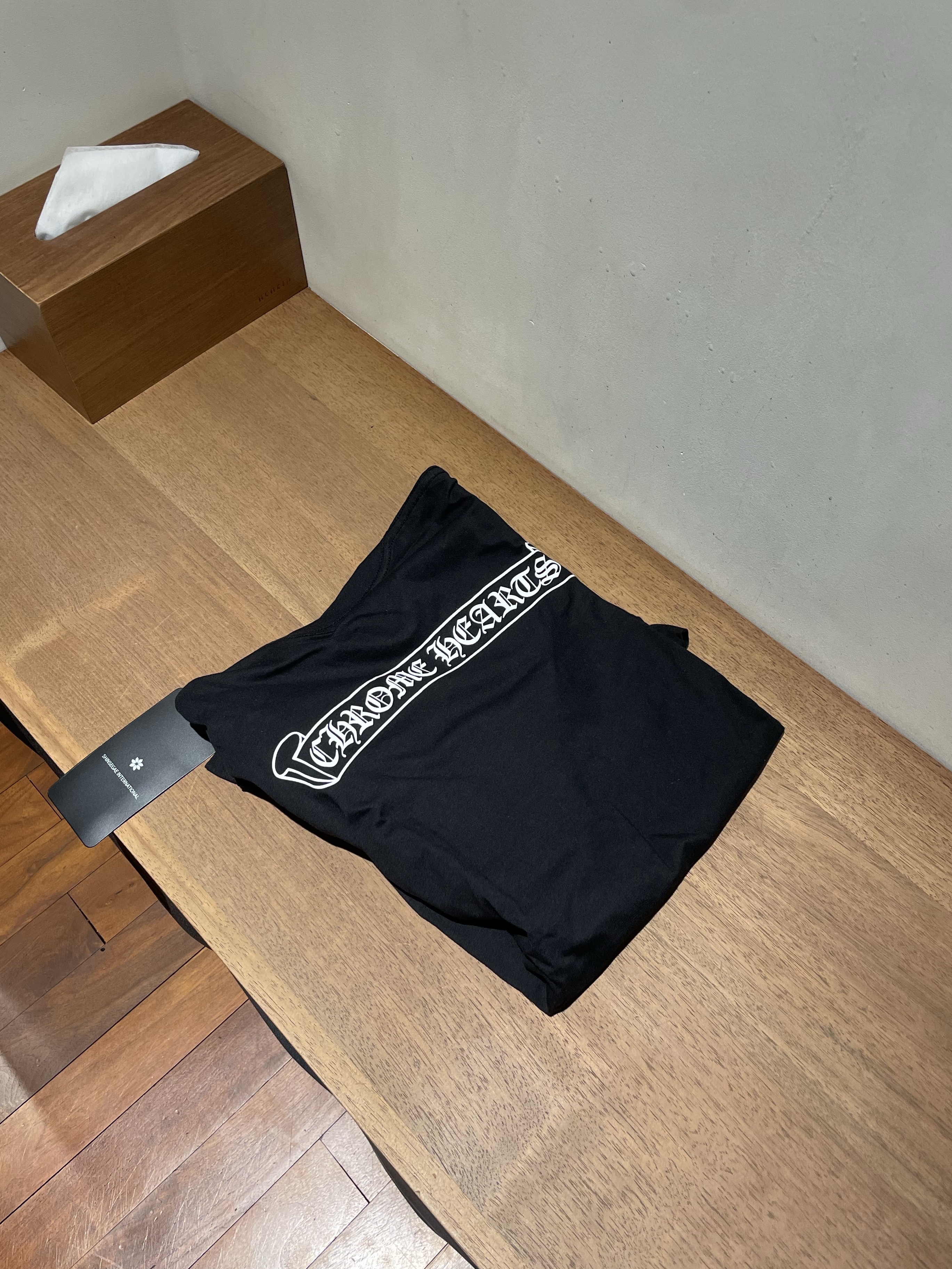 Chrome Hearts Scroll Logo T-Shirt Black, Chrome Hearts Horse Shoe Long Sleeve T-Shirt Black 착용 스타일 - 2