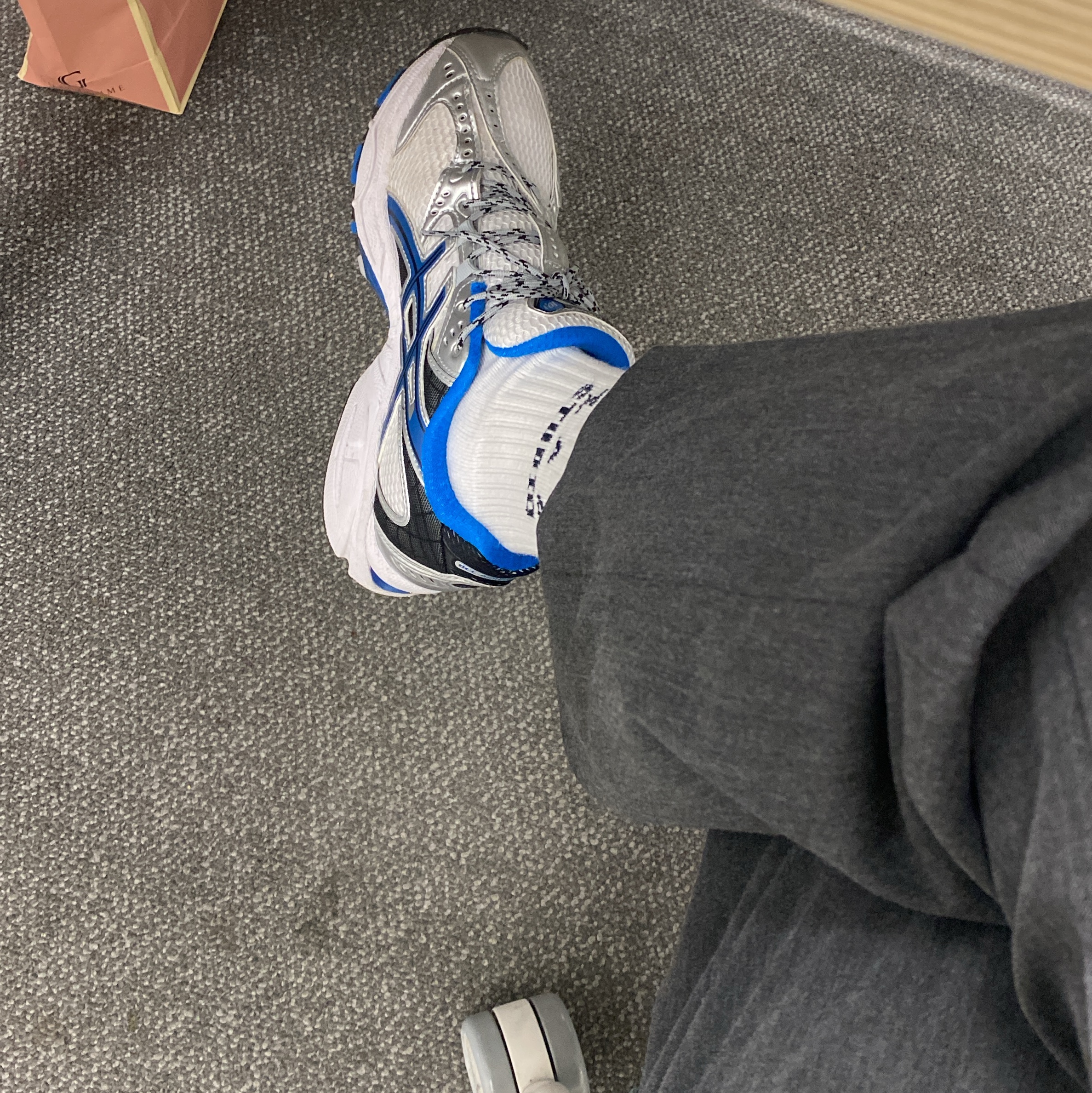 Asics Gel-Nimbus 10.1 White Directoire Blue, IAB Studio Socks White (5 Pack) 착용 스타일