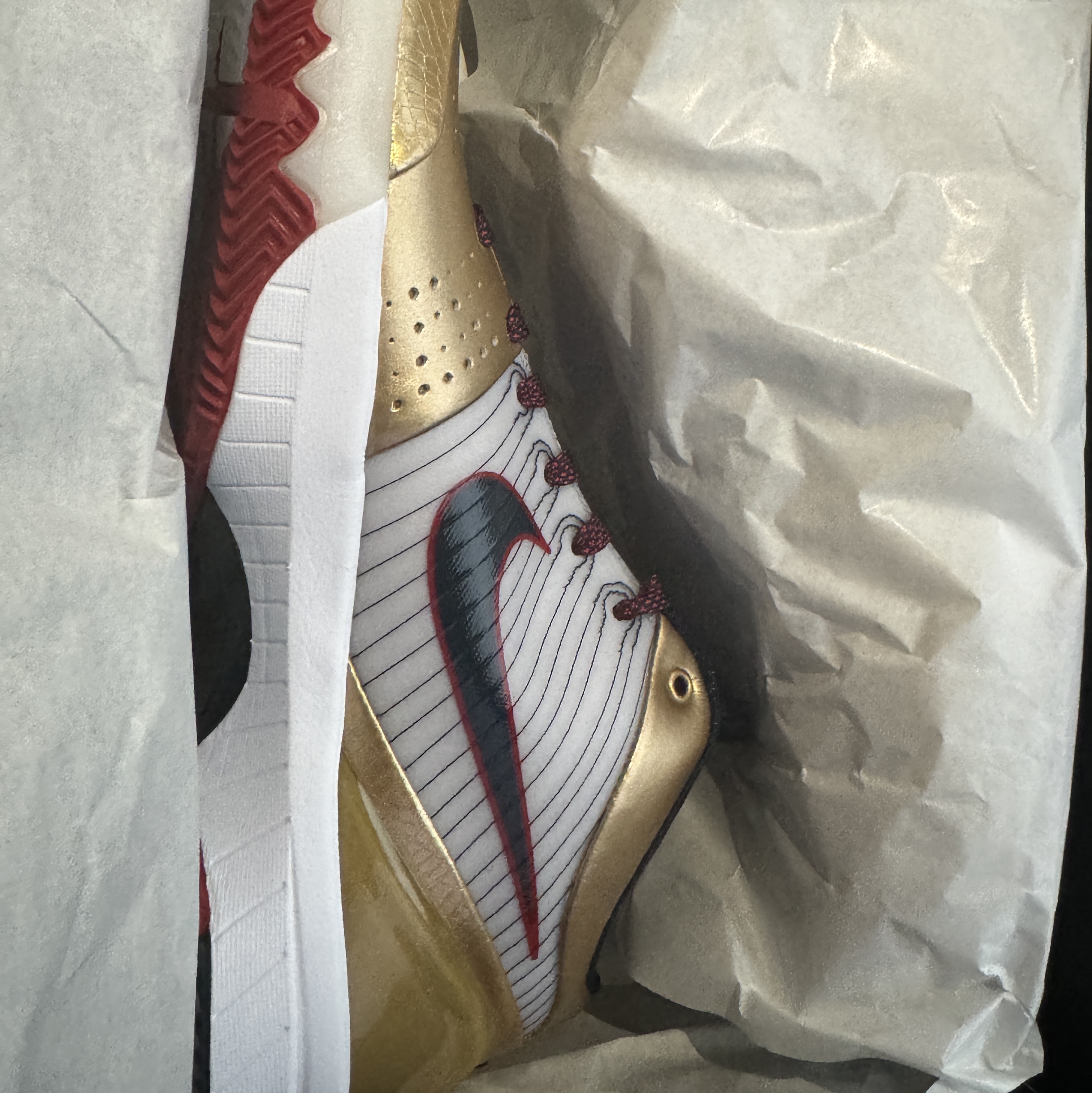 Nike Kobe 4 Protro Metallic Gold and Dark Obsidian 착용 스타일