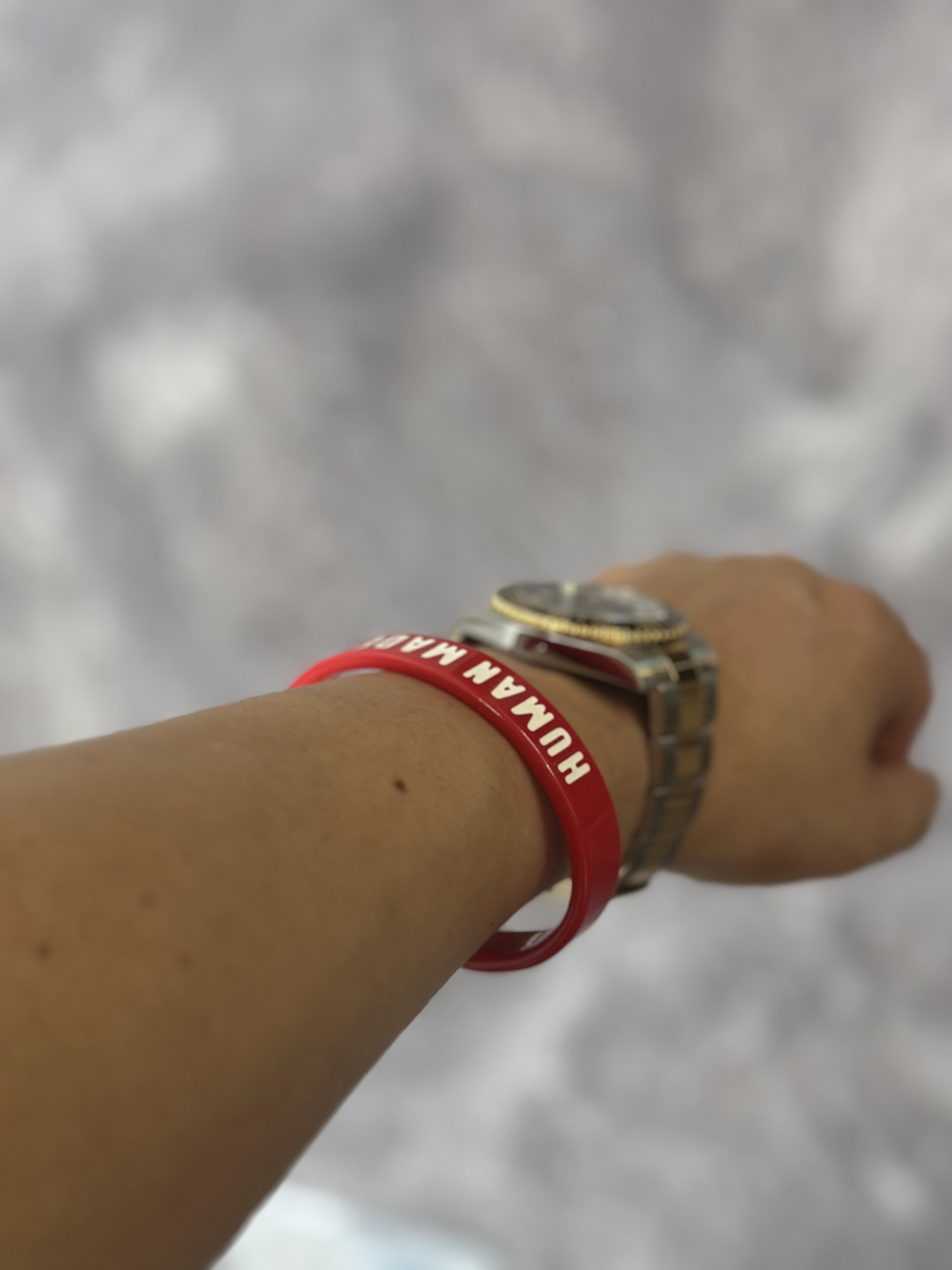 Human Made Acrylic Bangle #2 Red 착용 스타일 - 2