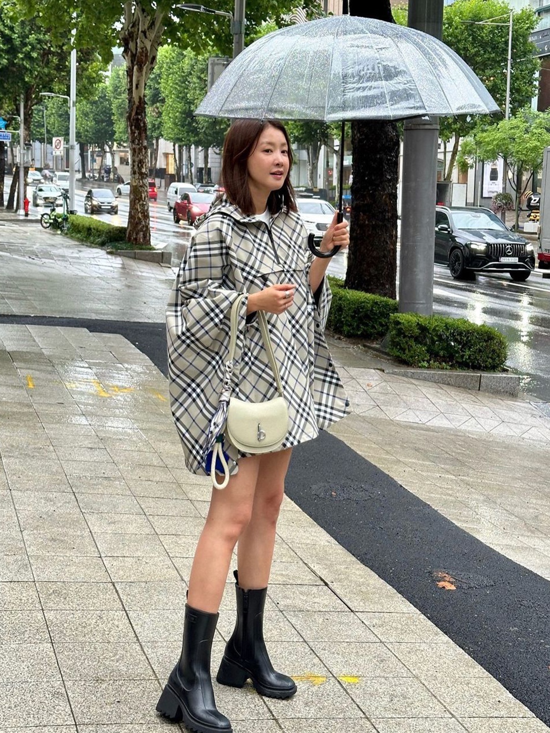 (W) Isabel Marant Dastyni Raincoat Neutral - 22FW, (W) Isabel Marant Dastyni Fitted Raincoat Honey - 22SS 착용 스타일 - 4