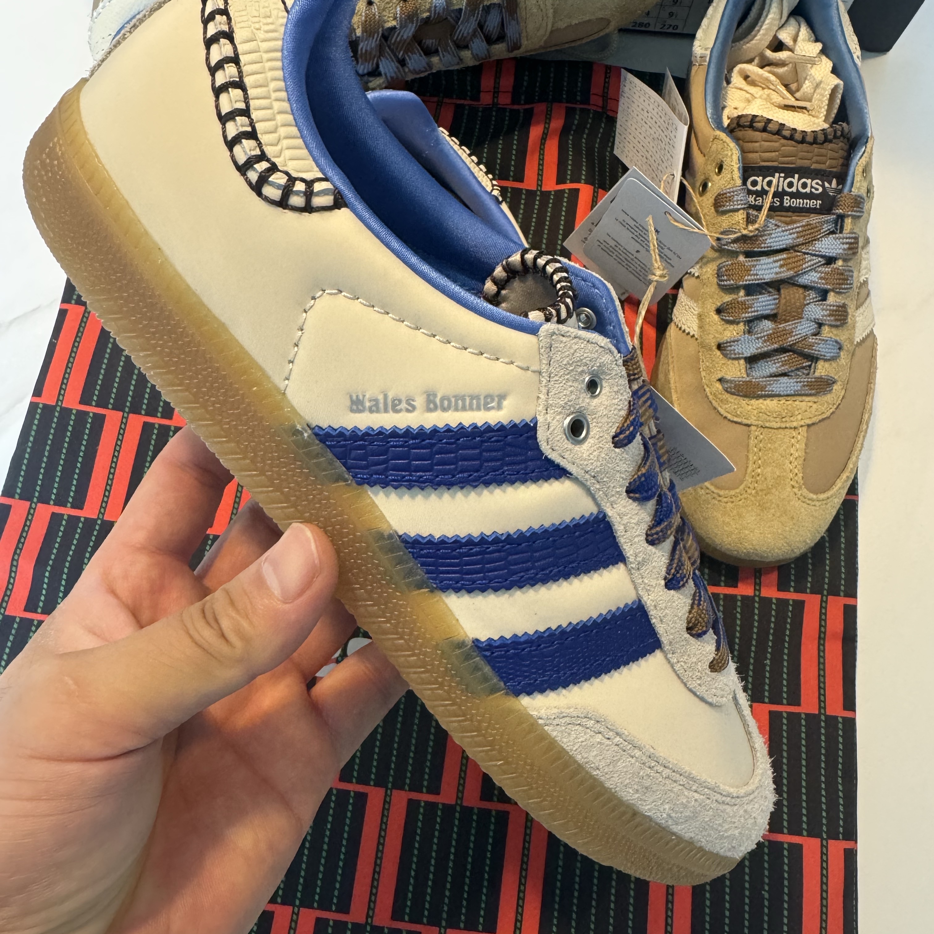 Adidas x Wales Bonner Samba Supplier Colour Wonder White, Adidas x Wales Bonner Samba Wonder Clay Royal Blue 착용 스타일 - 2