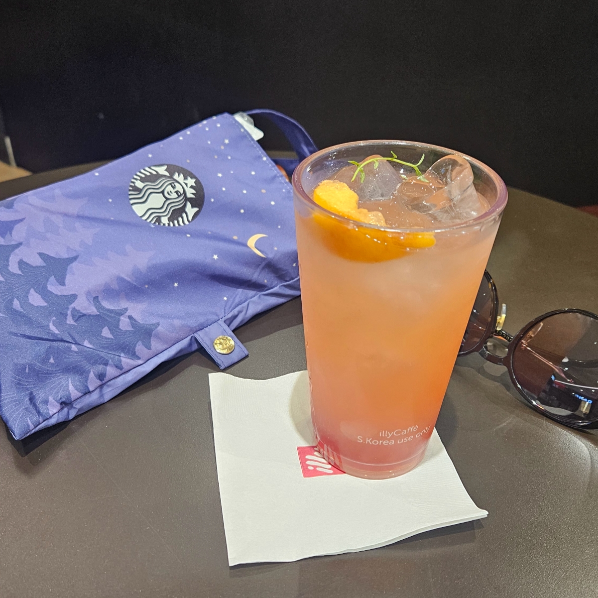 (W) Camper Right Leather Cross Strap Sandals Black, Starbucks 21 Summer Sunset Umbrella Purple 착용 스타일 - 3