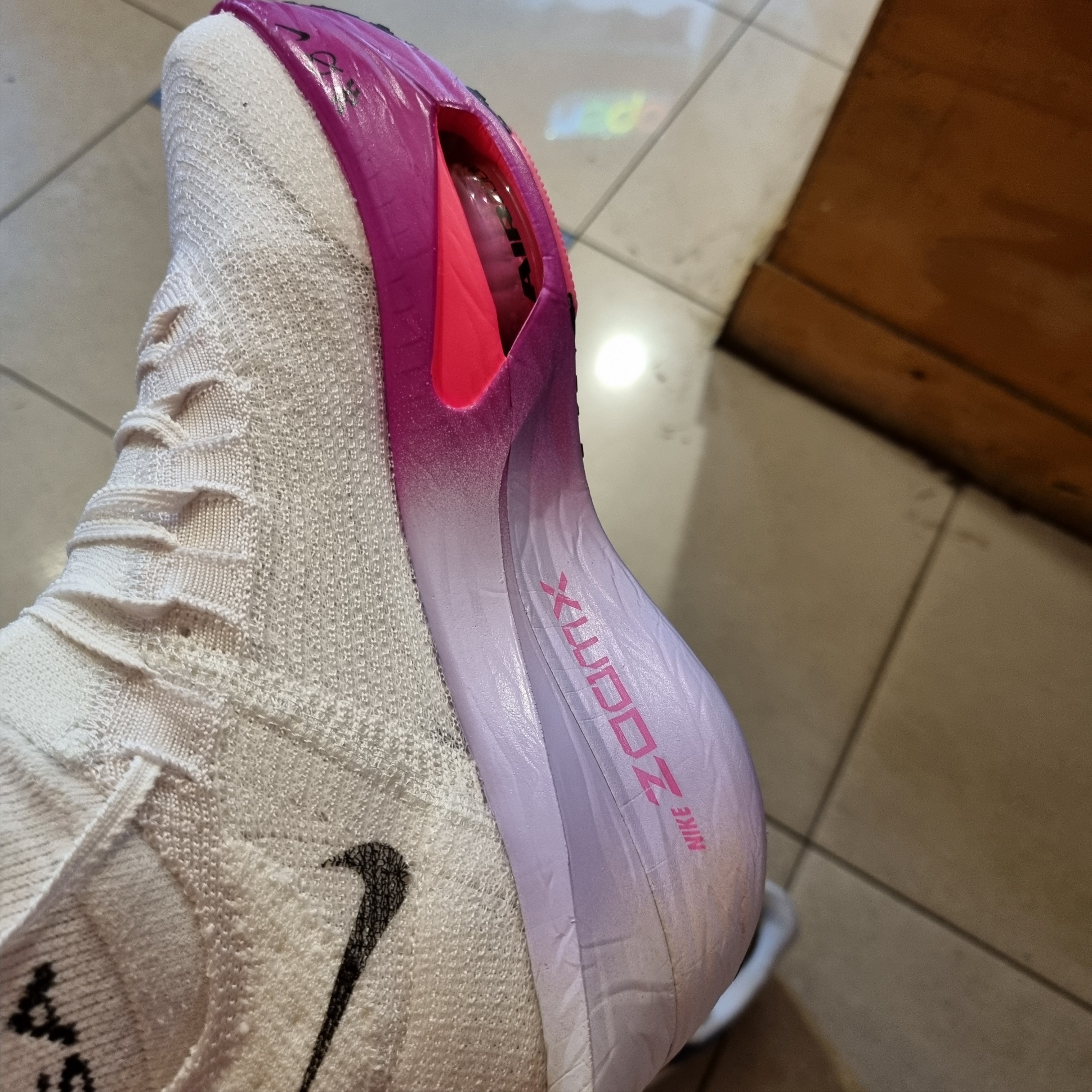 Nike Air Zoom Alphafly Next% 3 Hyper Pink 착용 스타일 - 2