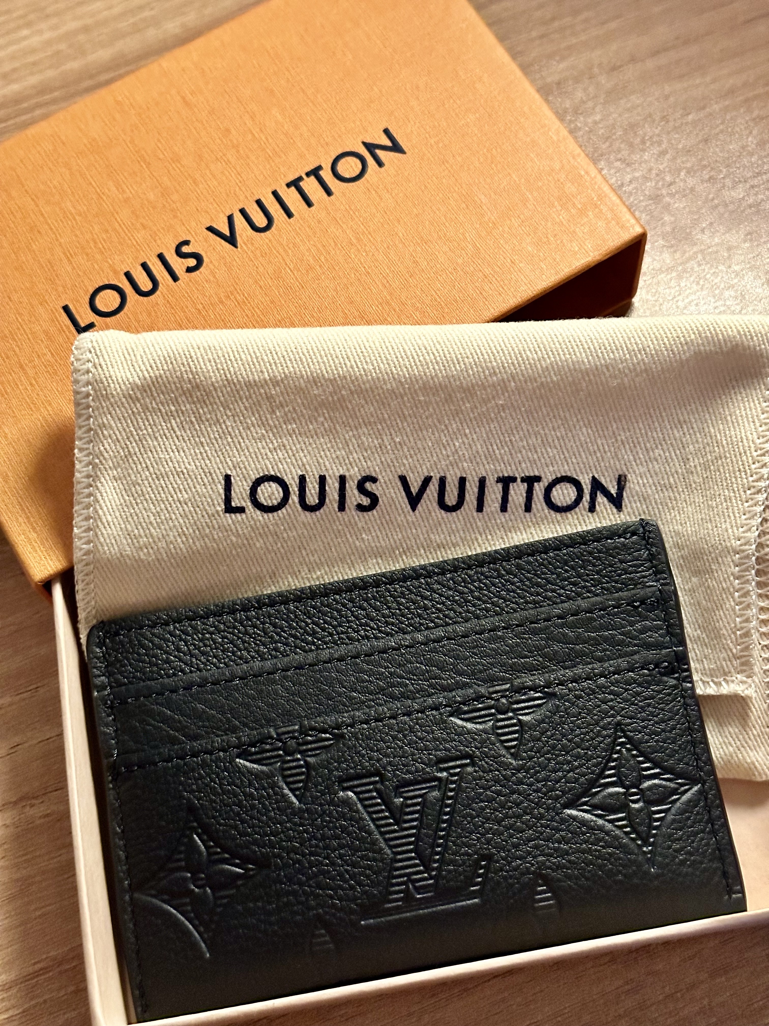 Louis Vuitton Porte Cartes Double Card Holder Black 착용 스타일