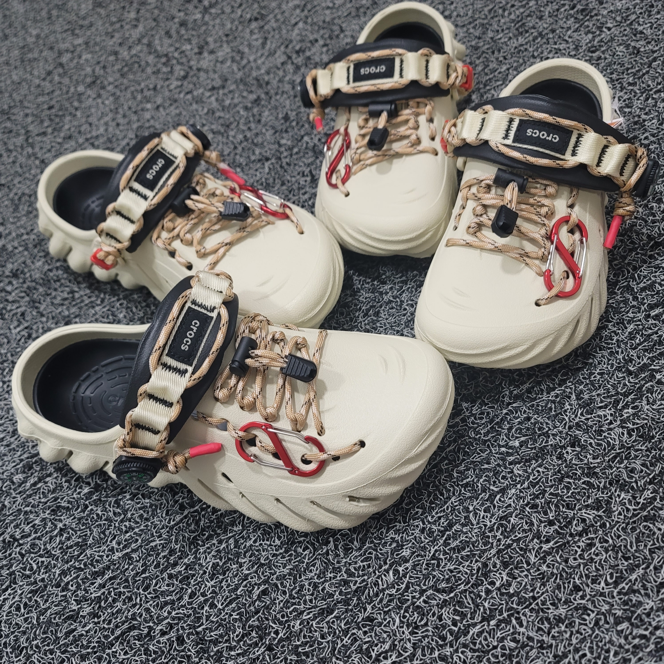 Crocs Echo Clog Bone Black 착용 스타일 - 4