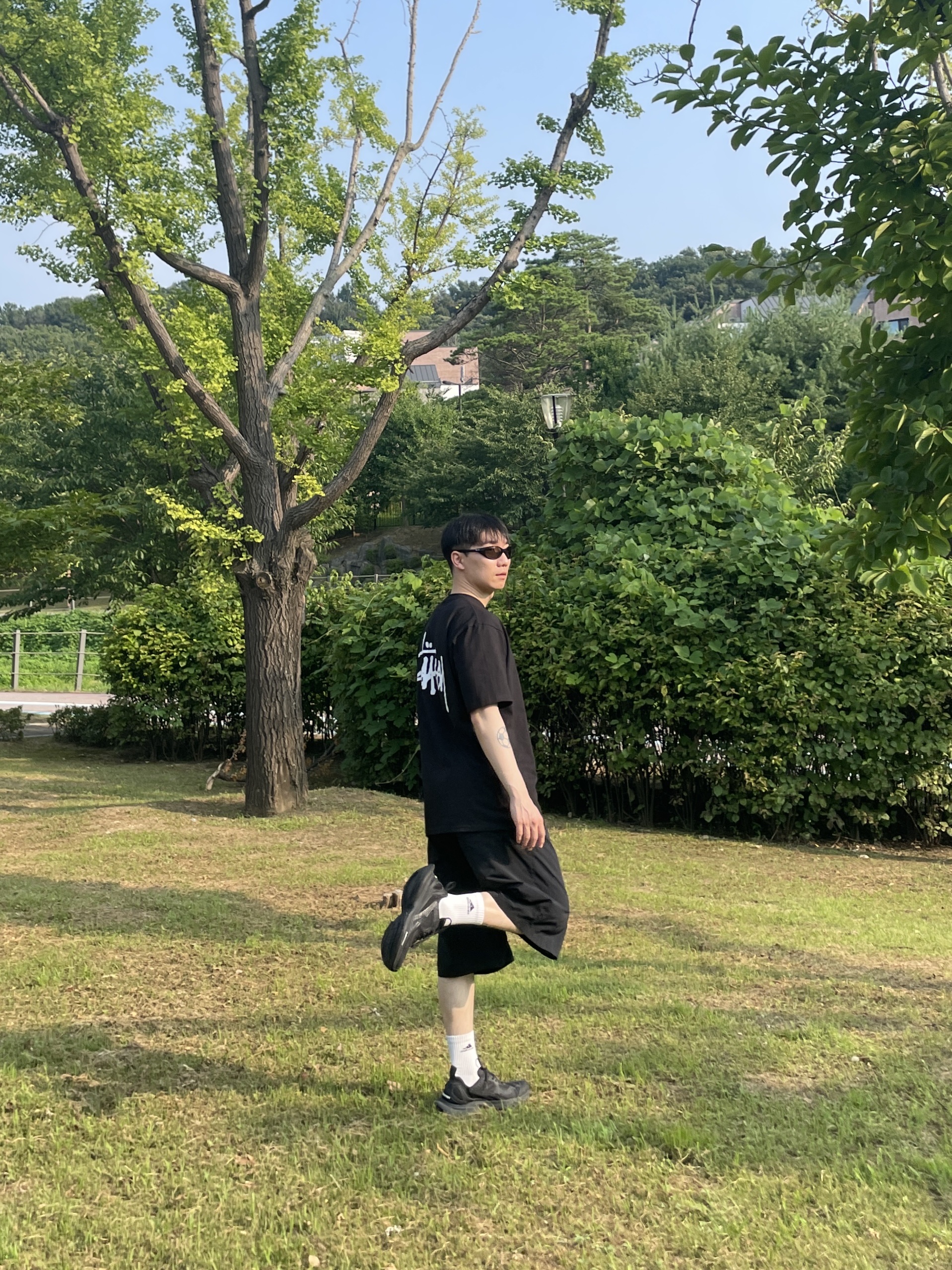 Stussy Basic Stussy T-Shirt Black 2024, 2025, Balenciaga Circuit Sneaker Black 착용 스타일 - 3