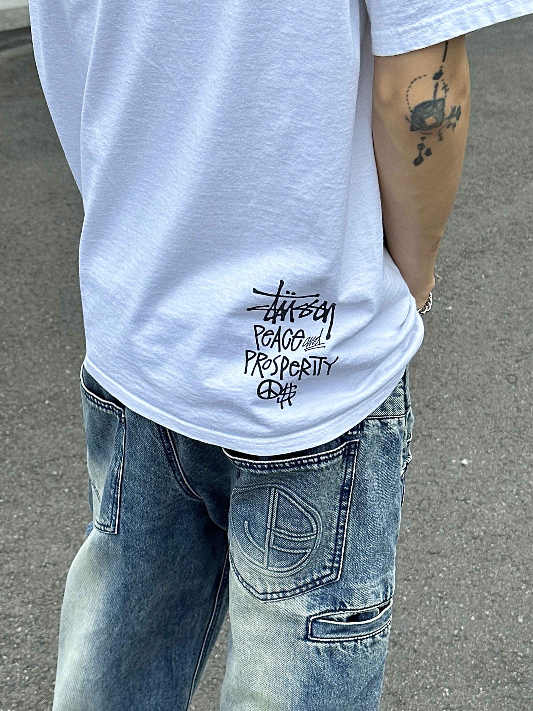 Stussy Peace & Prosperity T-Shirt White, Stussy Basic Trucker Cap Black 착용 스타일 - 4