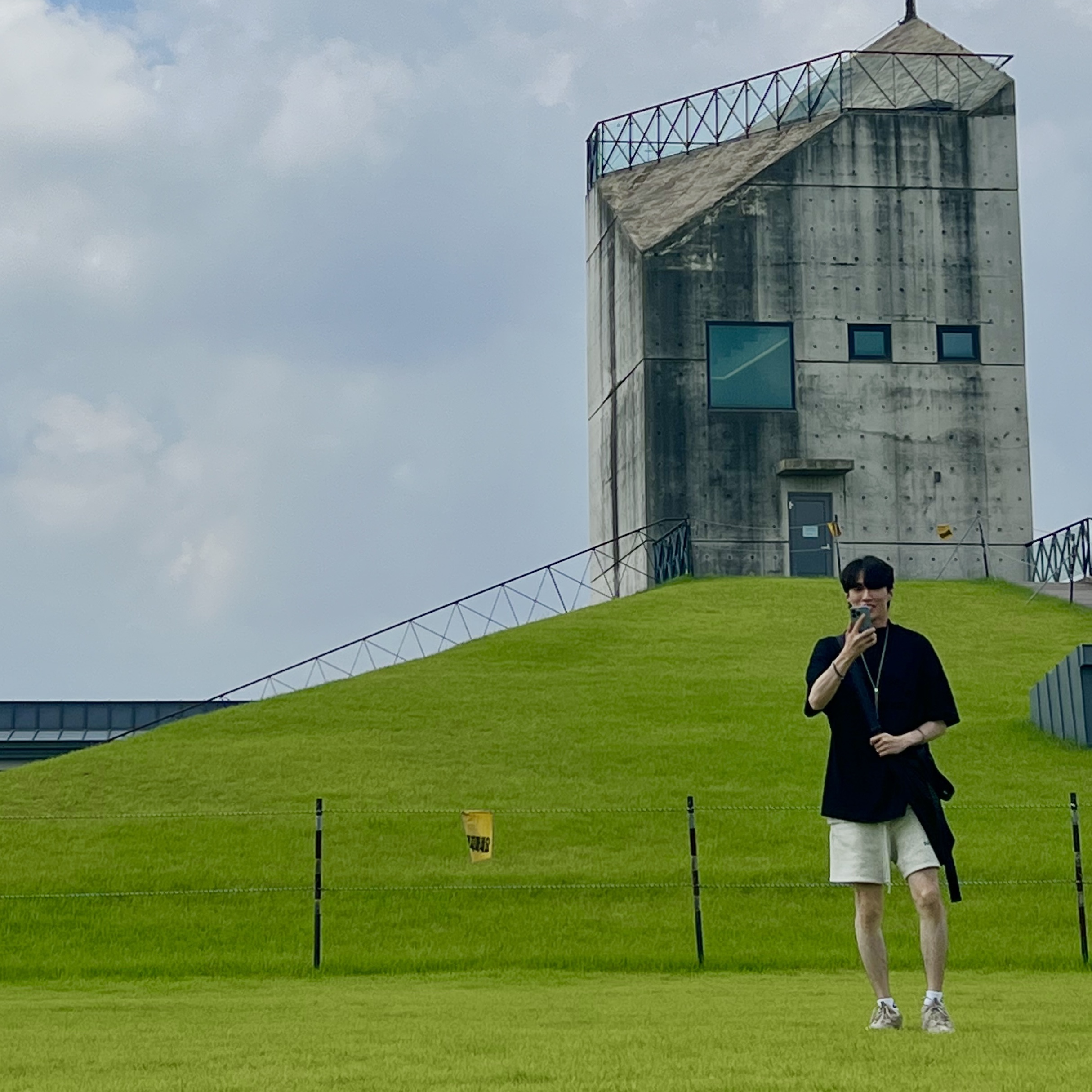 Essentials The Black Collection T-Shirt Black - 23SS, Essentials The Core Collection Sweatshorts Oatmeal 착용 스타일