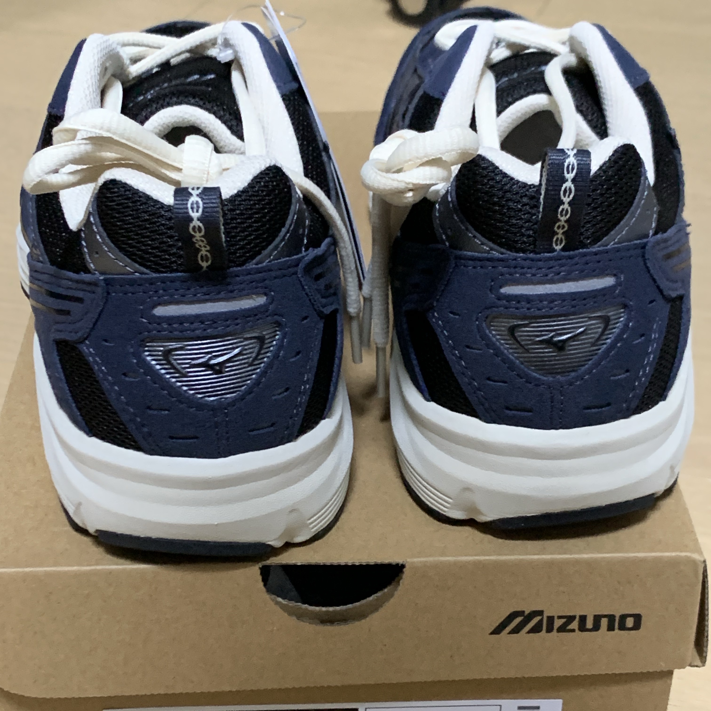 Mizuno MXR Black Ebony Icy Morn 착용 스타일 - 2
