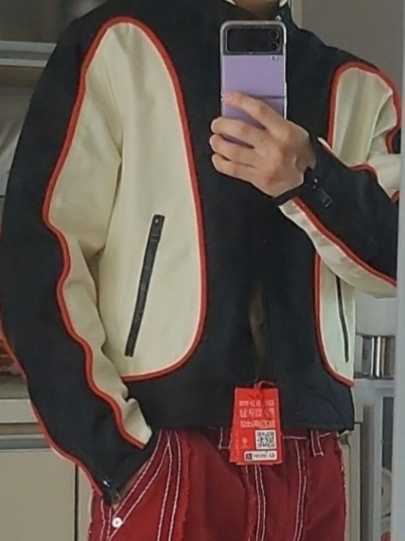 True Religion Scar Washed Denim Pants Red, Diesel J-Blink Biker Jacket in Colour-Block Nylon Black White 착용 스타일