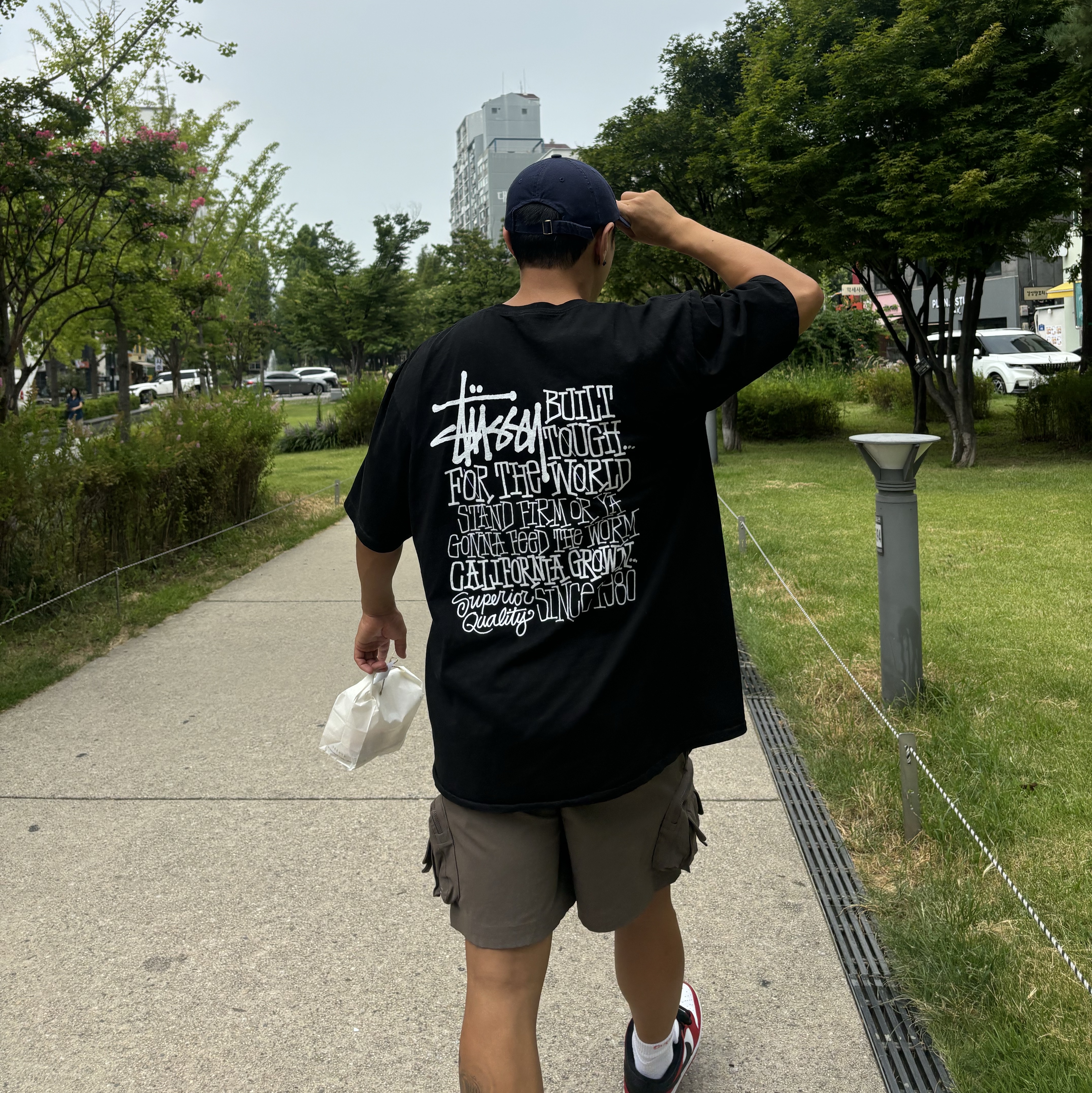 Stussy California Grown Pigment Dyed T-Shirt Black, Nike SB Dunk Low Pro Chicago 착용 스타일