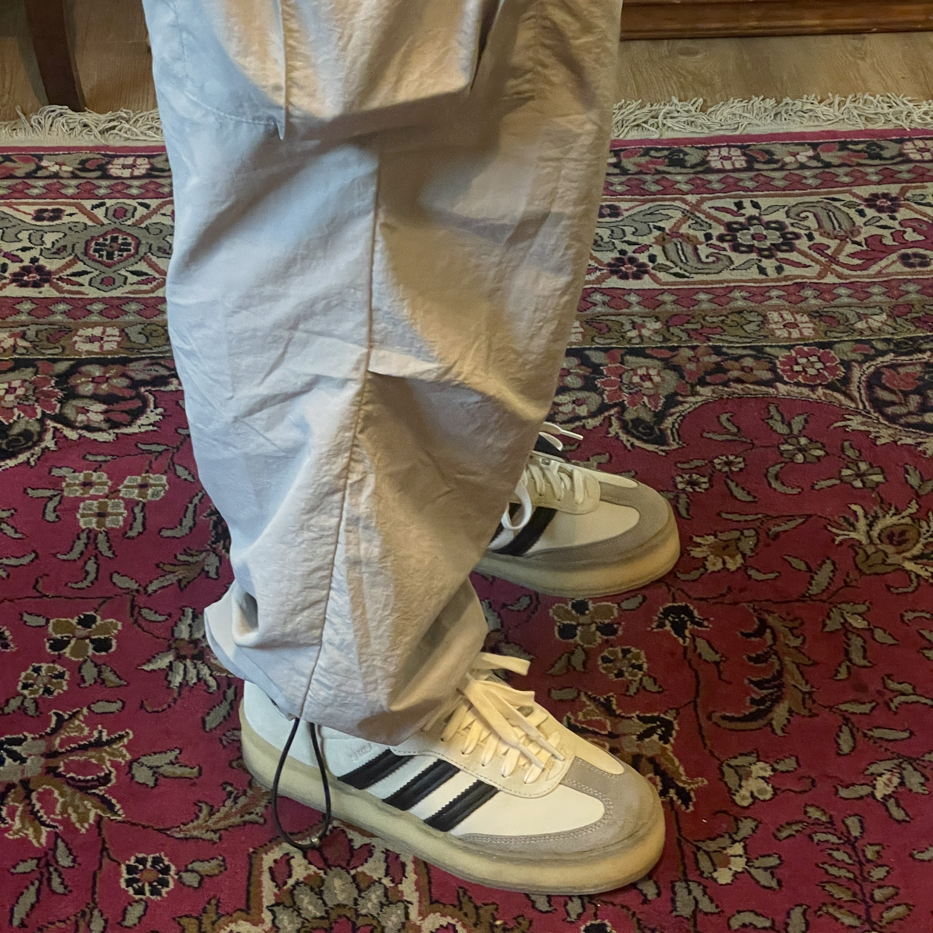 Adidas x Clarks x Ronnie Fieg 8th Street Samba Chalk White Core Black 착용 스타일