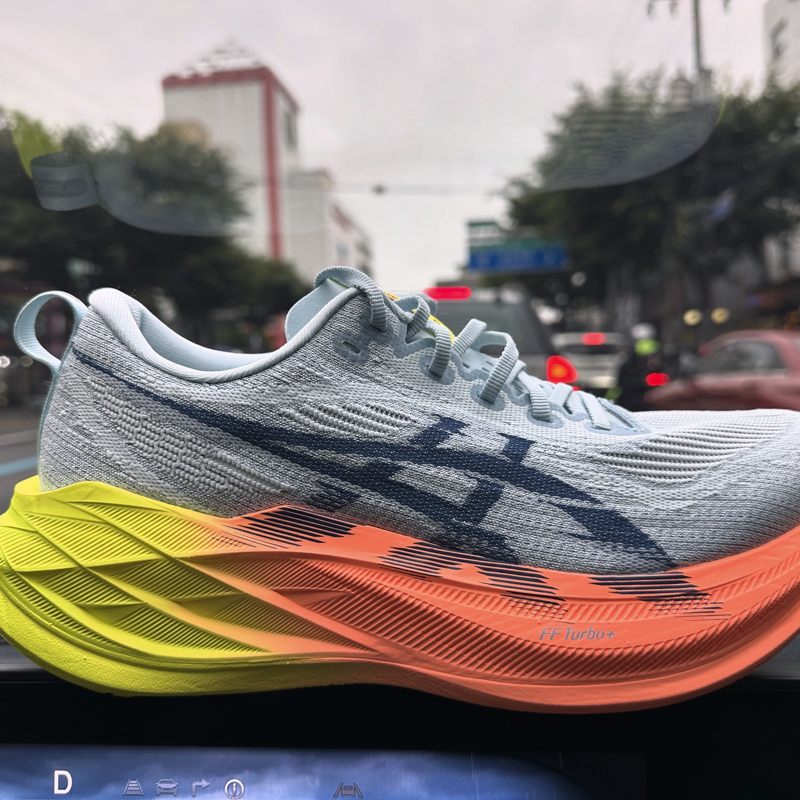 Asics Superblast 2 Paris Cool Grey Safety Yellow 착용 스타일 - 1