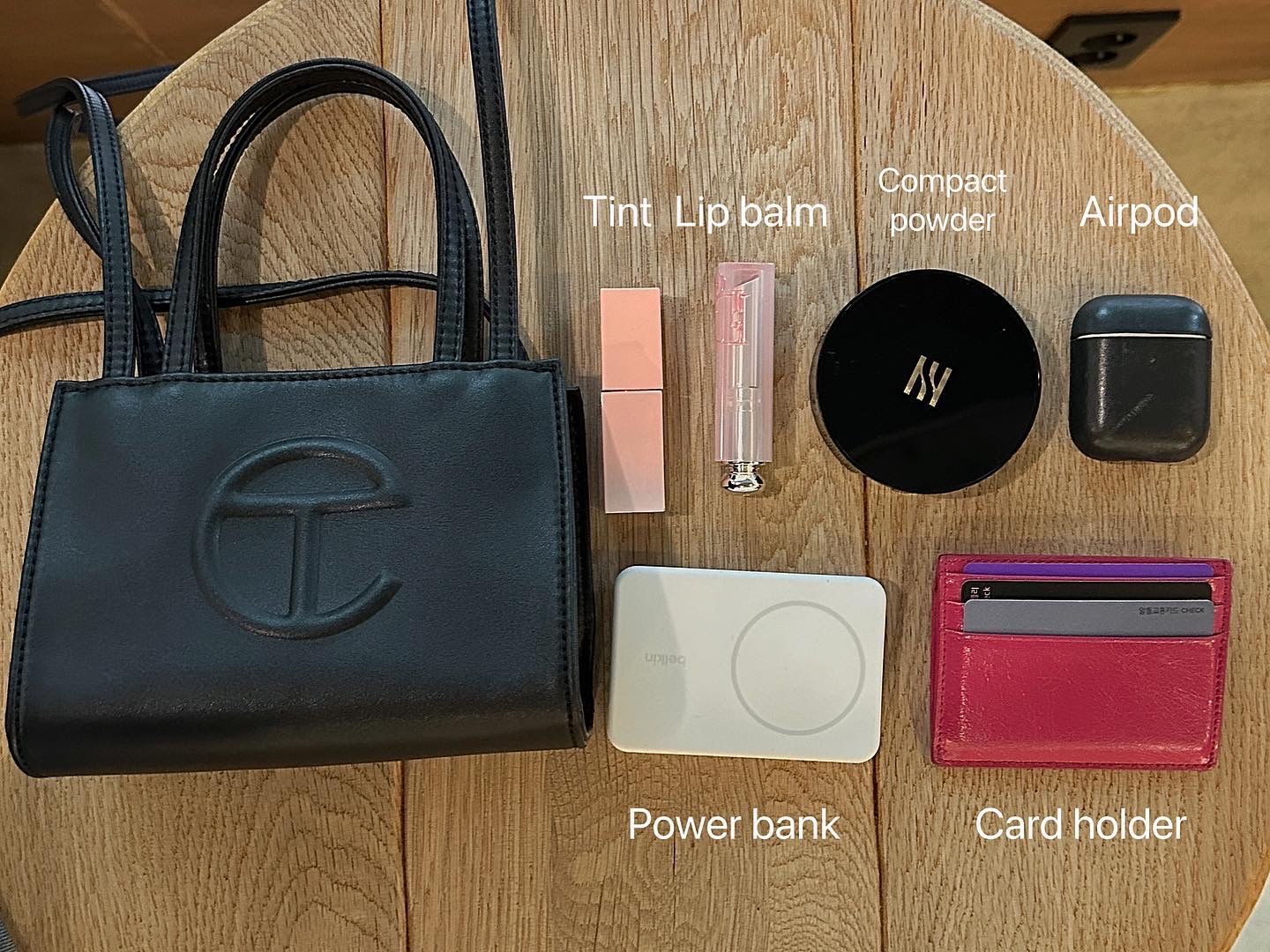 Belkin 2500mAh MagSafe Magnetic Wireless Charging Battery BPD002bt White, Belkin 2500mAh MagSafe Magnetic Wireless Charging Battery BPD002bt Black 착용 스타일