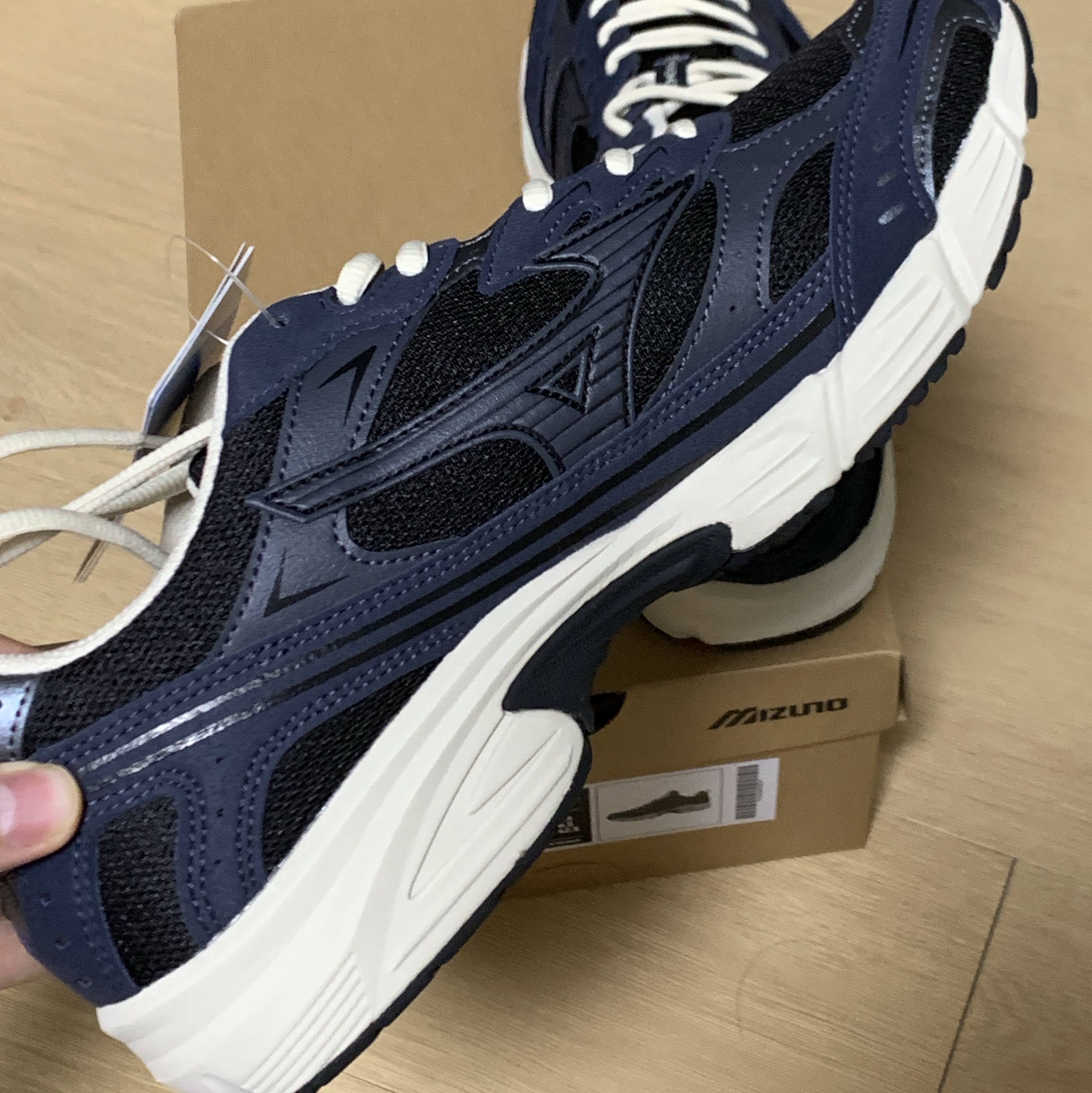 Mizuno MXR Black Ebony Icy Morn 착용 스타일 - 3