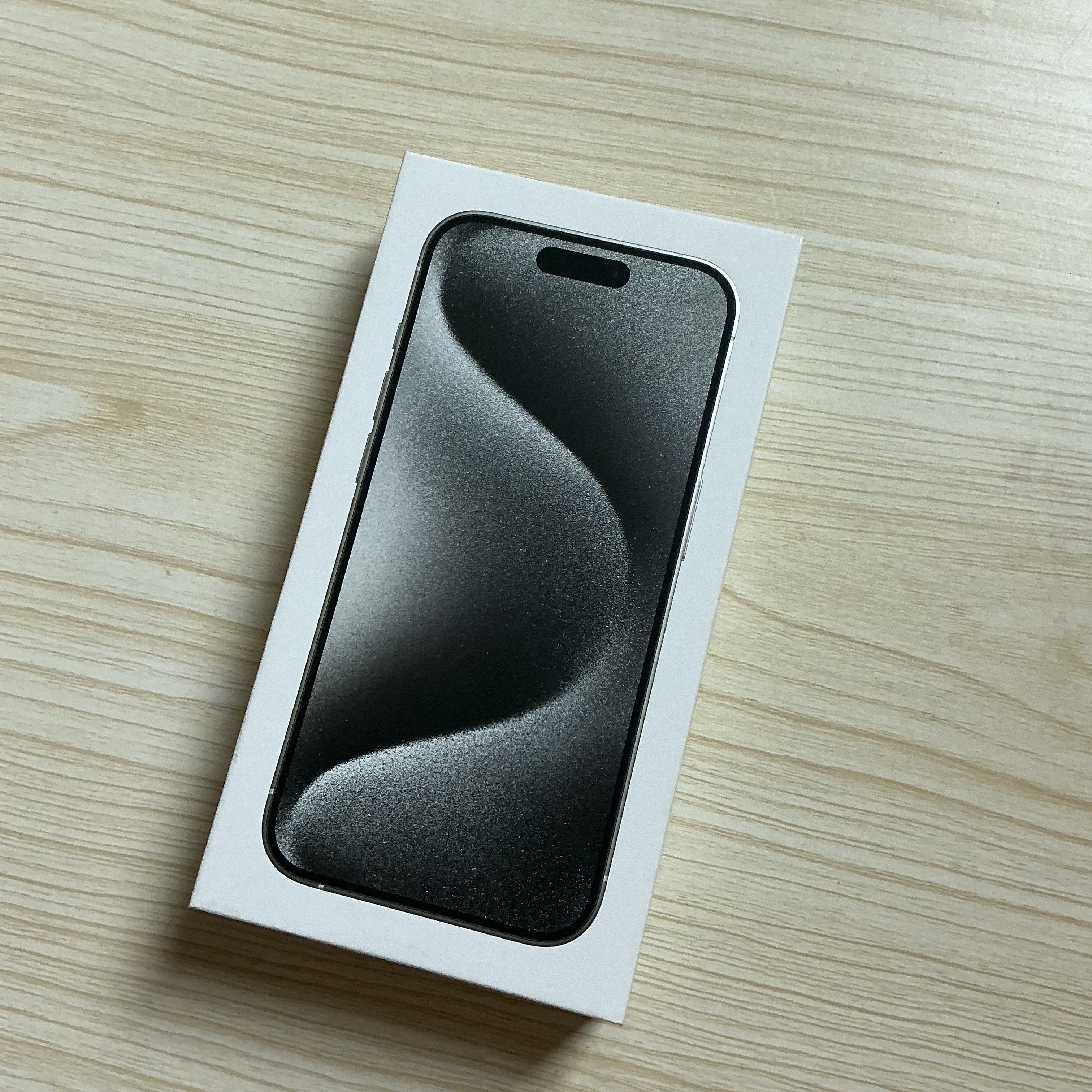 Apple iPhone 15 Pro 128GB White Titanium (Korean Ver.) 착용 스타일 - 1