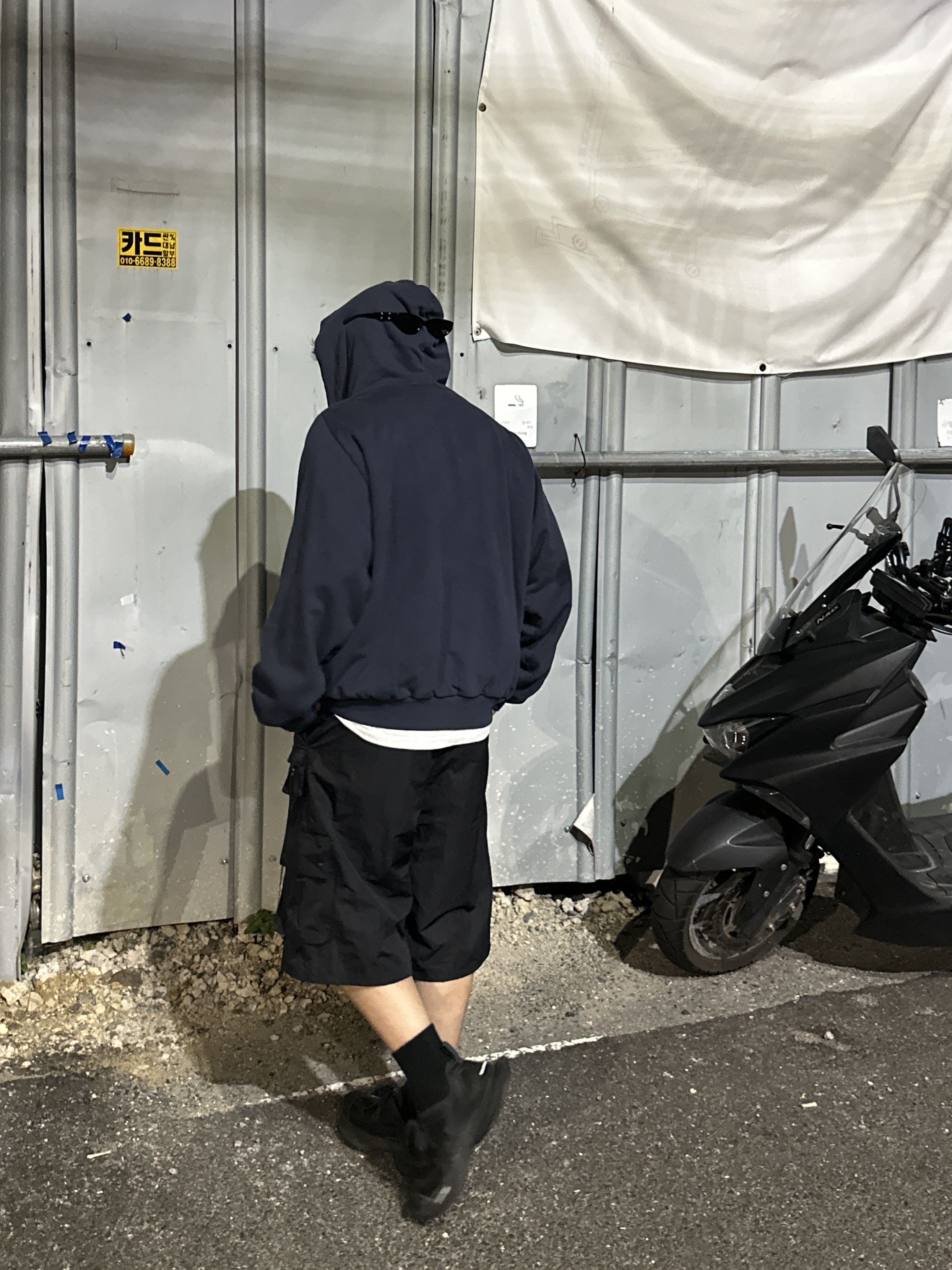 Yeezy YZY Zip-Up Hoodie Navy, Balenciaga Circuit Sneaker Black 착용 스타일