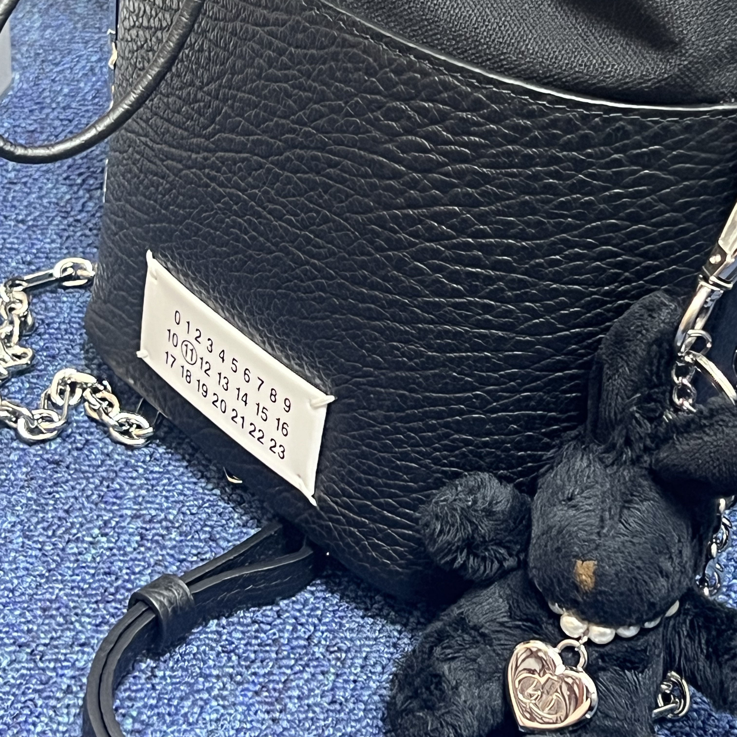 Maison Margiela 5AC Bucket Bag Black 착용 스타일