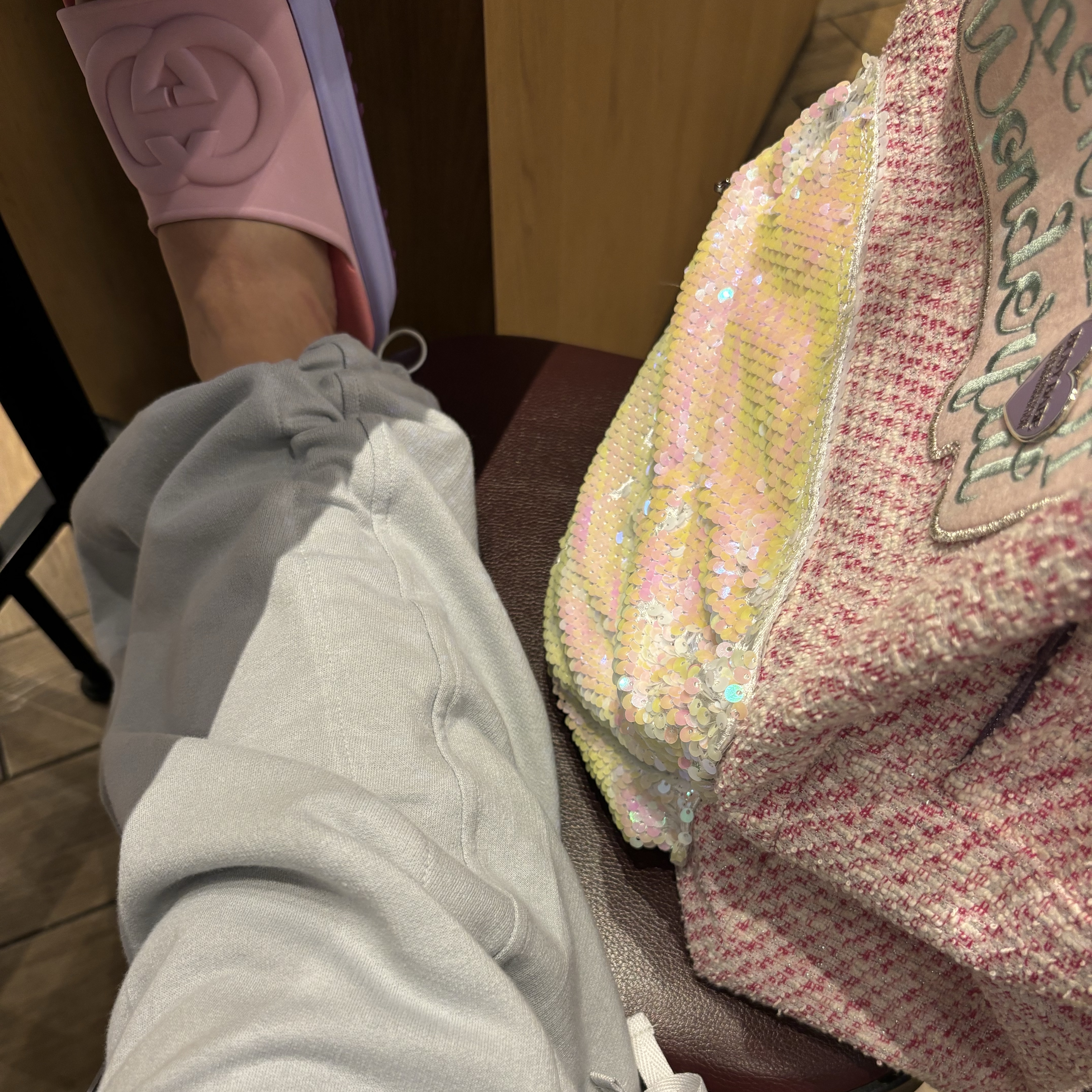 (W) Gucci Slide Sandal with Interlocking G Pink Purple Rubber 착용 스타일