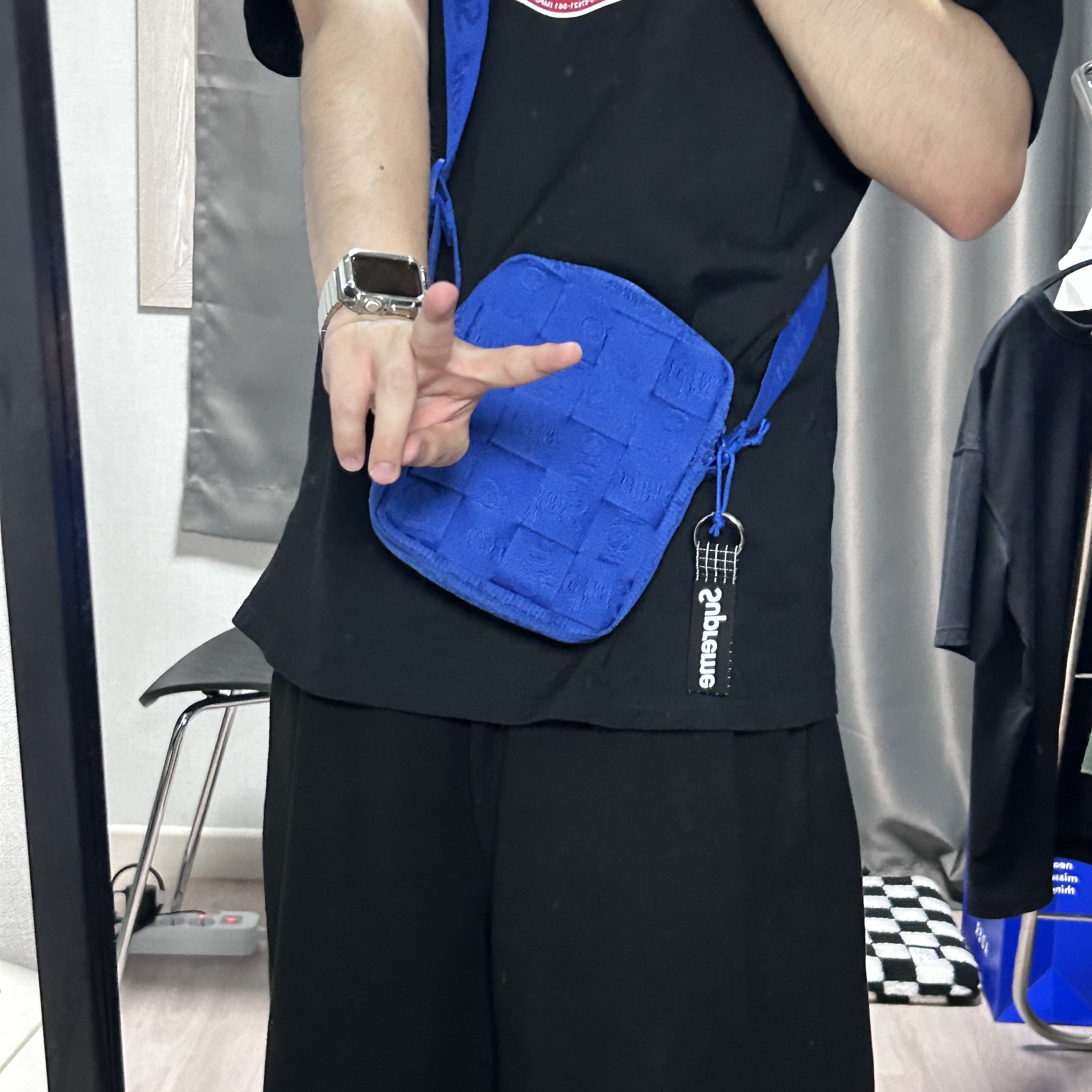 Supreme Ripstop Keychain Black - 24SS, Supreme Woven Shoulder Bag Royal - 24SS 착용 스타일