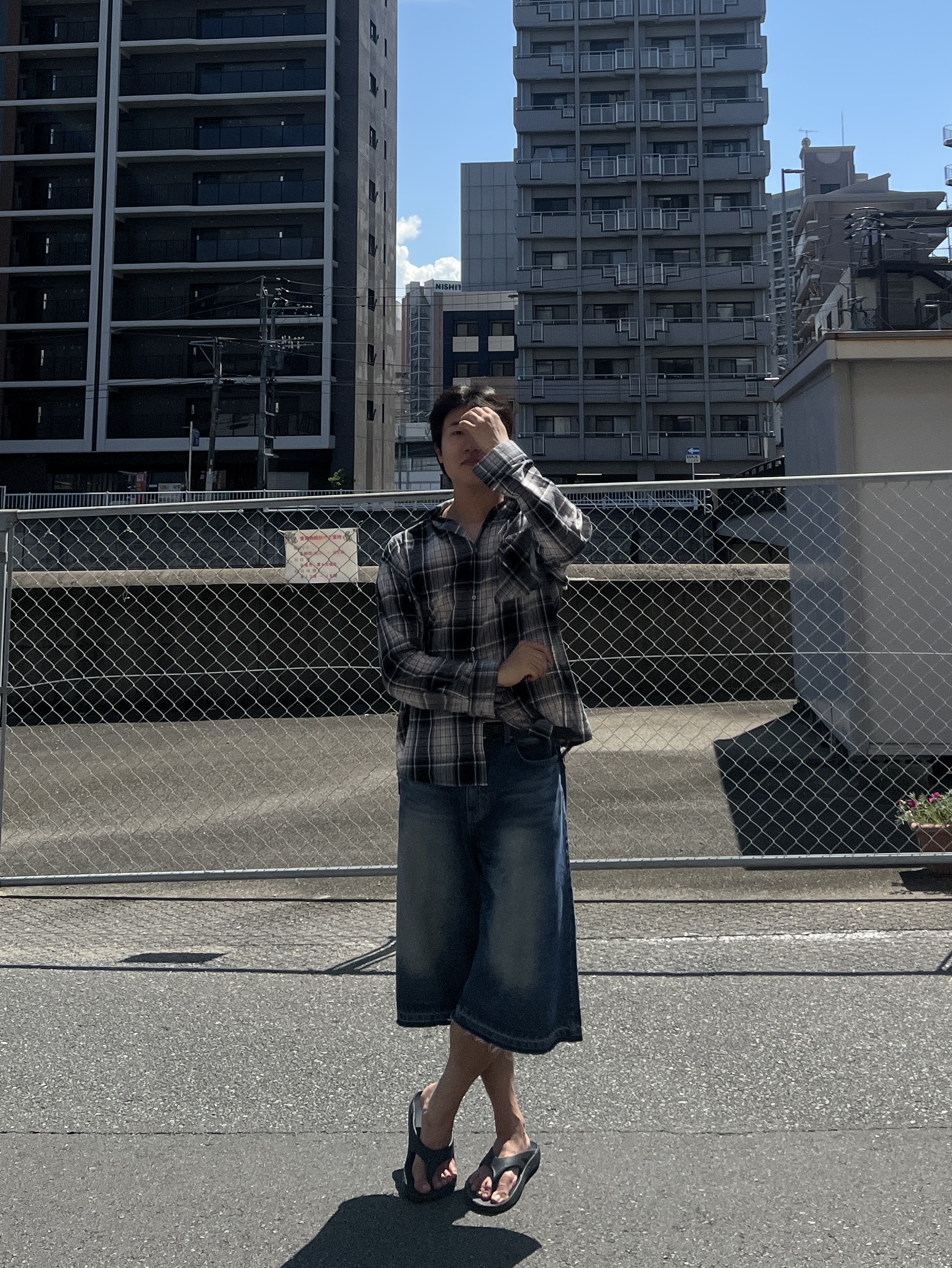 Oofos OOriginal Black 착용 스타일 - 1